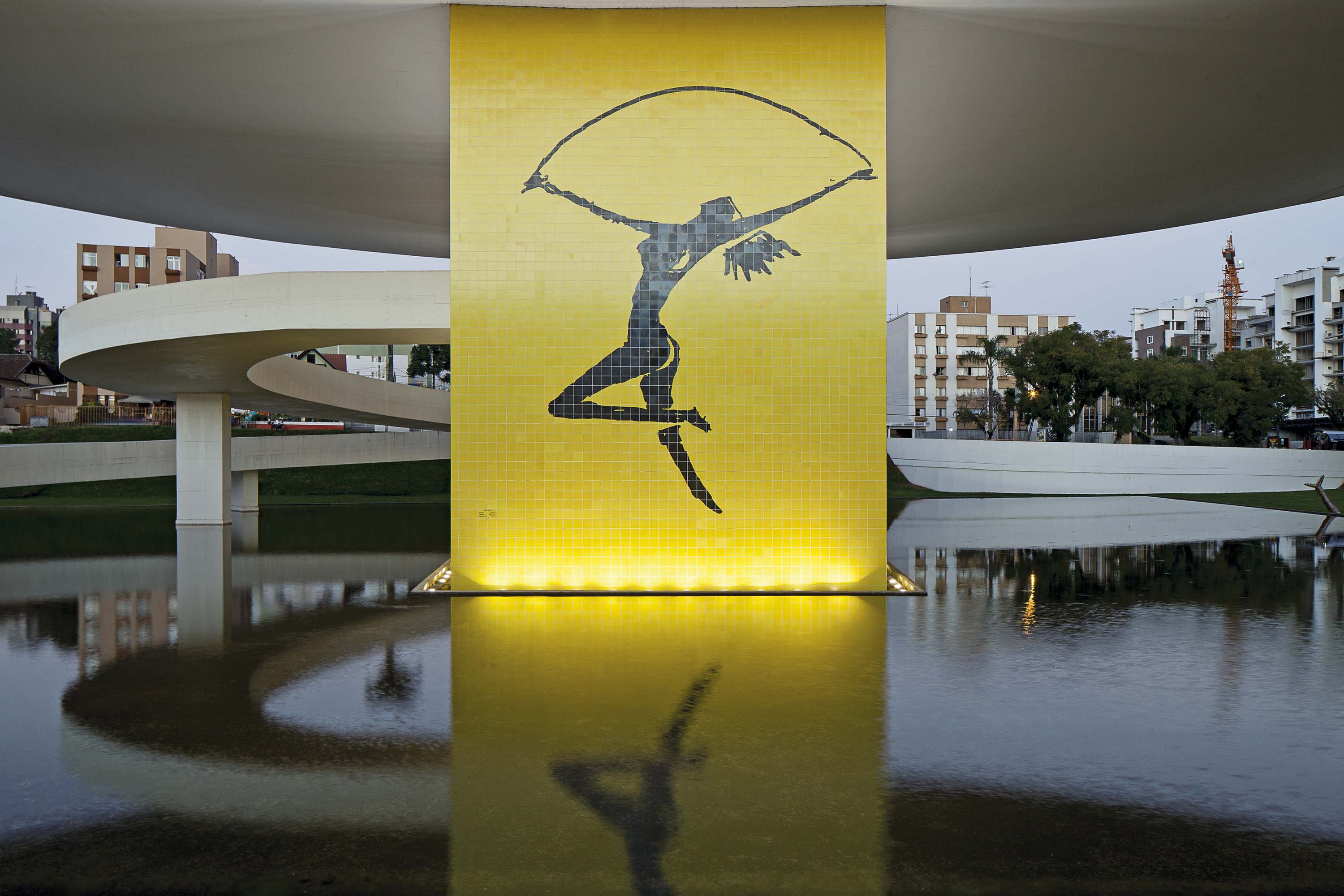 Conexão com a arte: Museu Oscar Niemeyer lança o livro “MON em Movimento” no dia 17