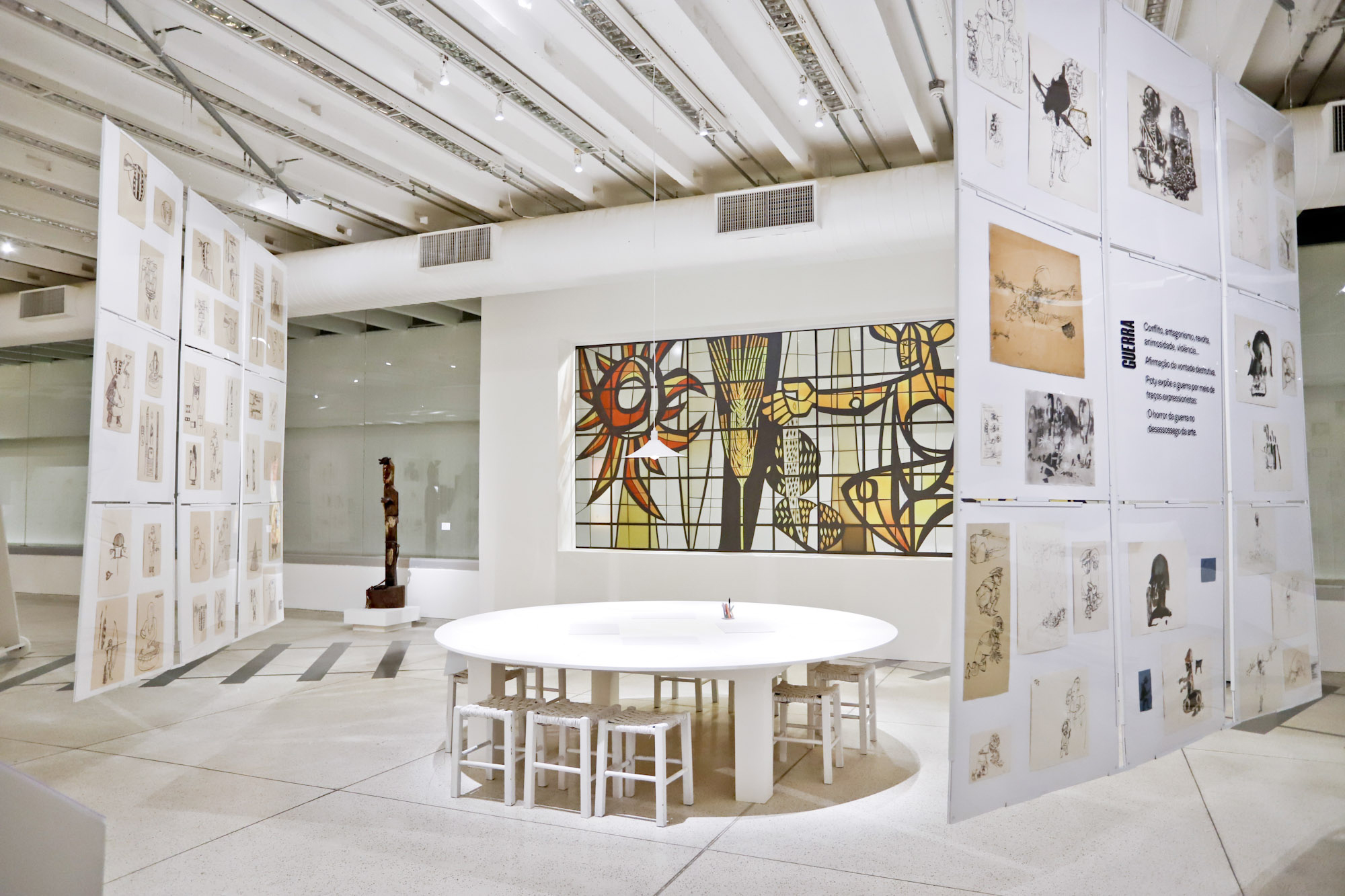 “Trilhos e Traços – Poty 100 anos” foi destaque no Prêmio ABCA (Associação Brasileira de Críticos de Arte), um dos mais importantes no cenário nacional das artes, ao vencer nas categorias de Melhor Exposição do Ano e Melhor Curadoria.