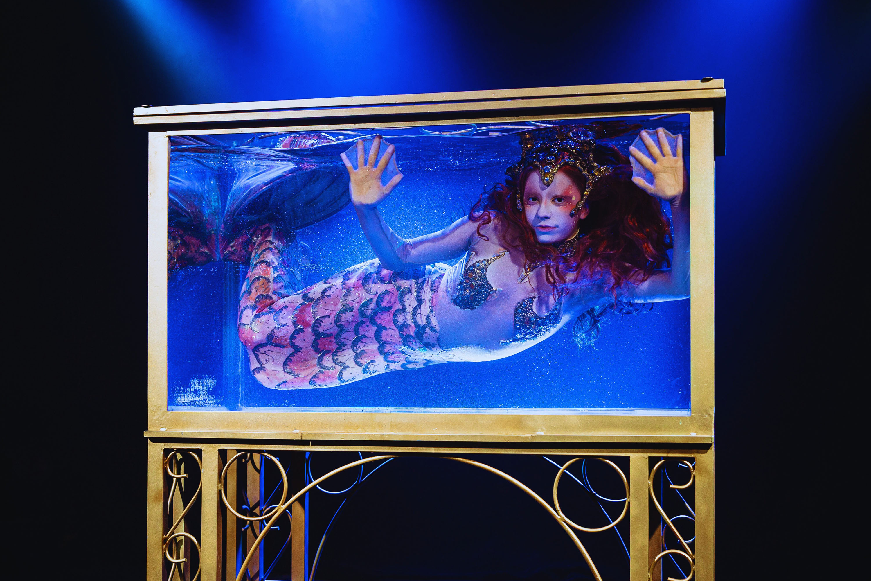 De levitações a metamorfoses: Guairão receberá espetáculo de mágica em setembro