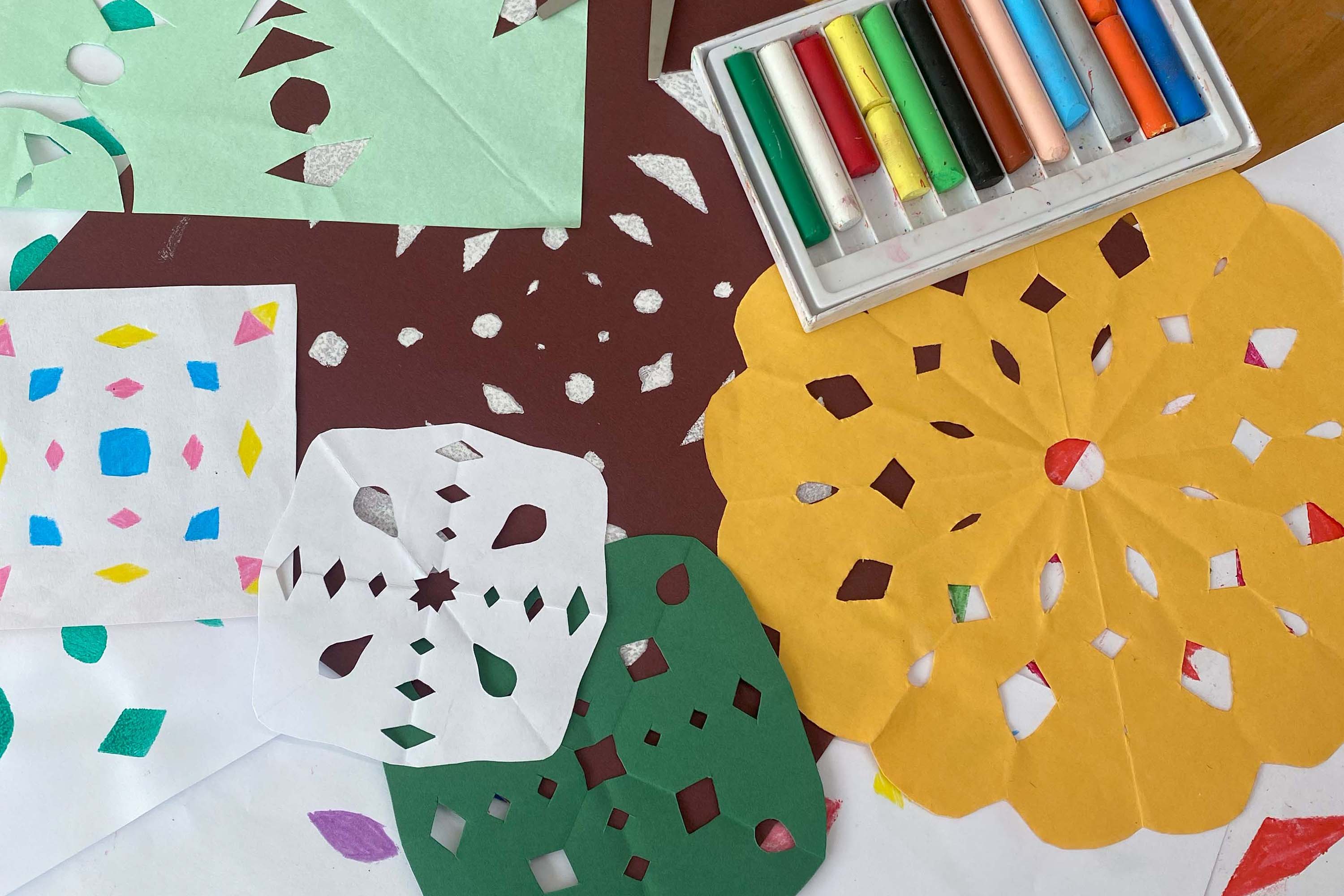 Museu Oscar Niemeyer (MON) - Oficina | Mandalas de Papel – Na próxima quarta-feira (17), às 10h30 e às 14h30 (com Libras), acontece a oficina de Mandalas de Papel. Tendo como inspiração as mandalas presentes na coleção asiática do MON, o público poderá produzir mandalas por meiodo recorte de papel