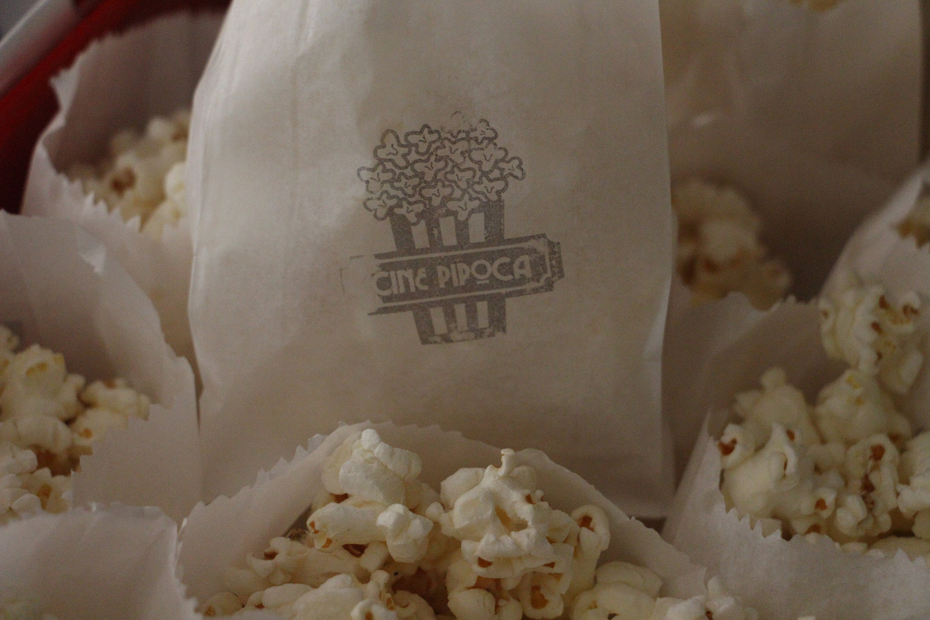 Biblioteca Pública do Paraná - Cine Pipoca Exibição do filme "Space Jam", com distribuição de pipoca e classificação e indicativlivre.