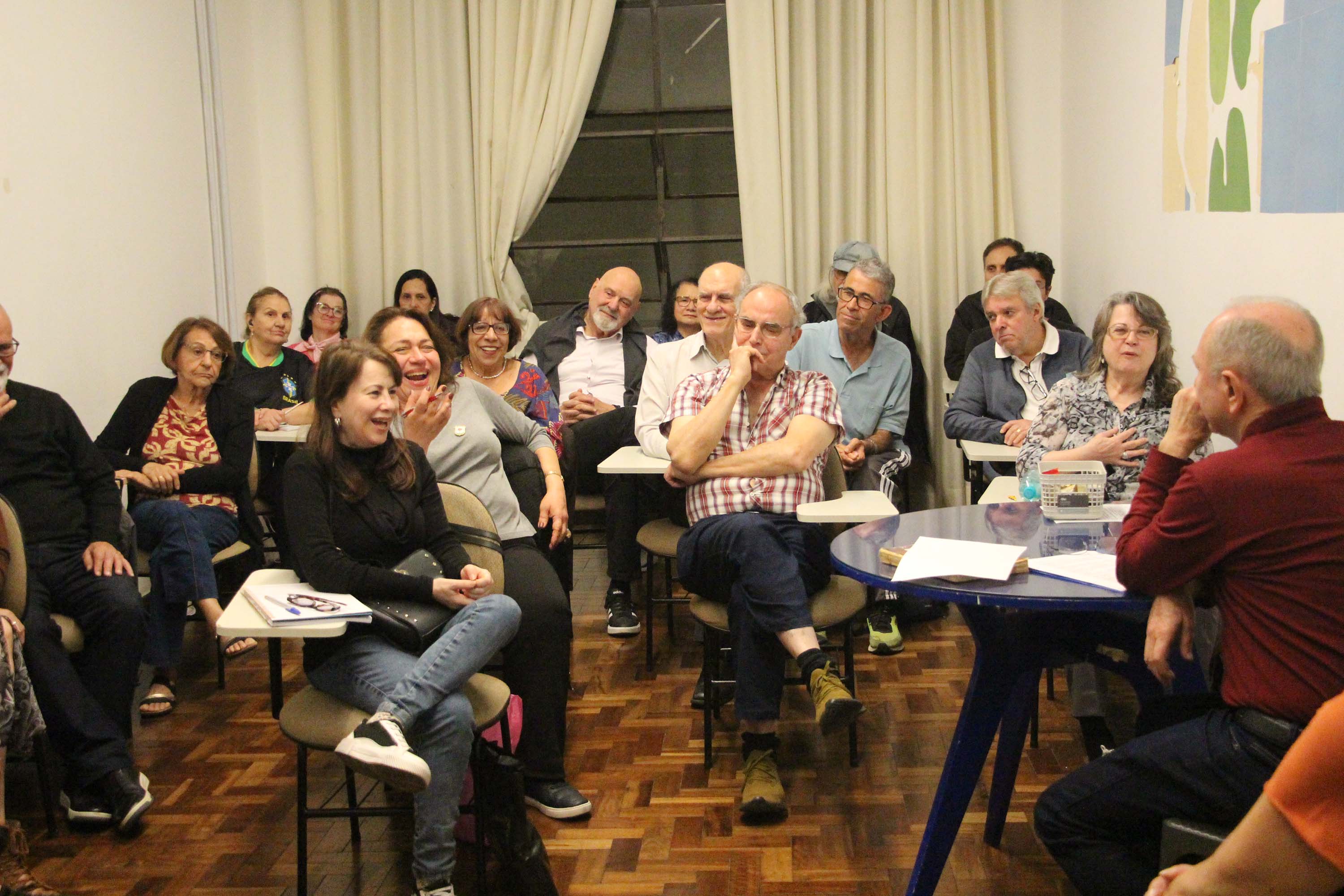 Biblioteca Pública do Paraná (BPP) - Oficina Permanente de Poesia Oficina de poesia coordenada por Lilia Souza, da Academia Paranaense da Poesia