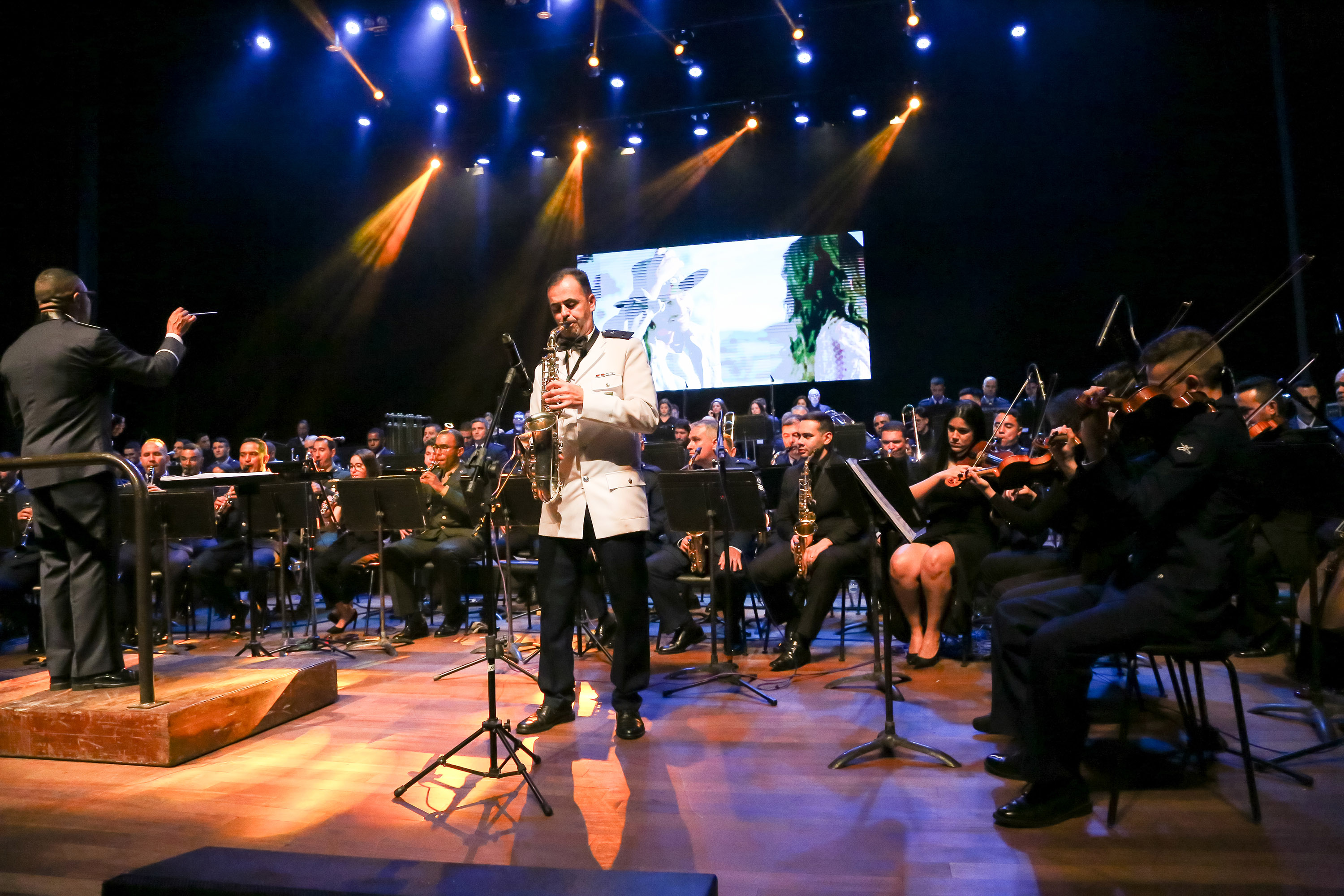 Centro Cultural Teatro Guaíra - Auditório Bento Munhoz da Rocha Neto (Guairão) - Concerto Banda de Música CINDACTA II – Na próxima quarta-feira, 1.º de outubro, o palco do Guairão será cenário de um espetáculo memorável: o Concerto da Banda de Música do CINDACTA II. Com o tema “Volta ao Mundo: uma viagem musical pelos continentes”, a apresentação convida o público a embarcar em uma jornada sonora por grandes obras de consagrados artistas nacionais e internacionais