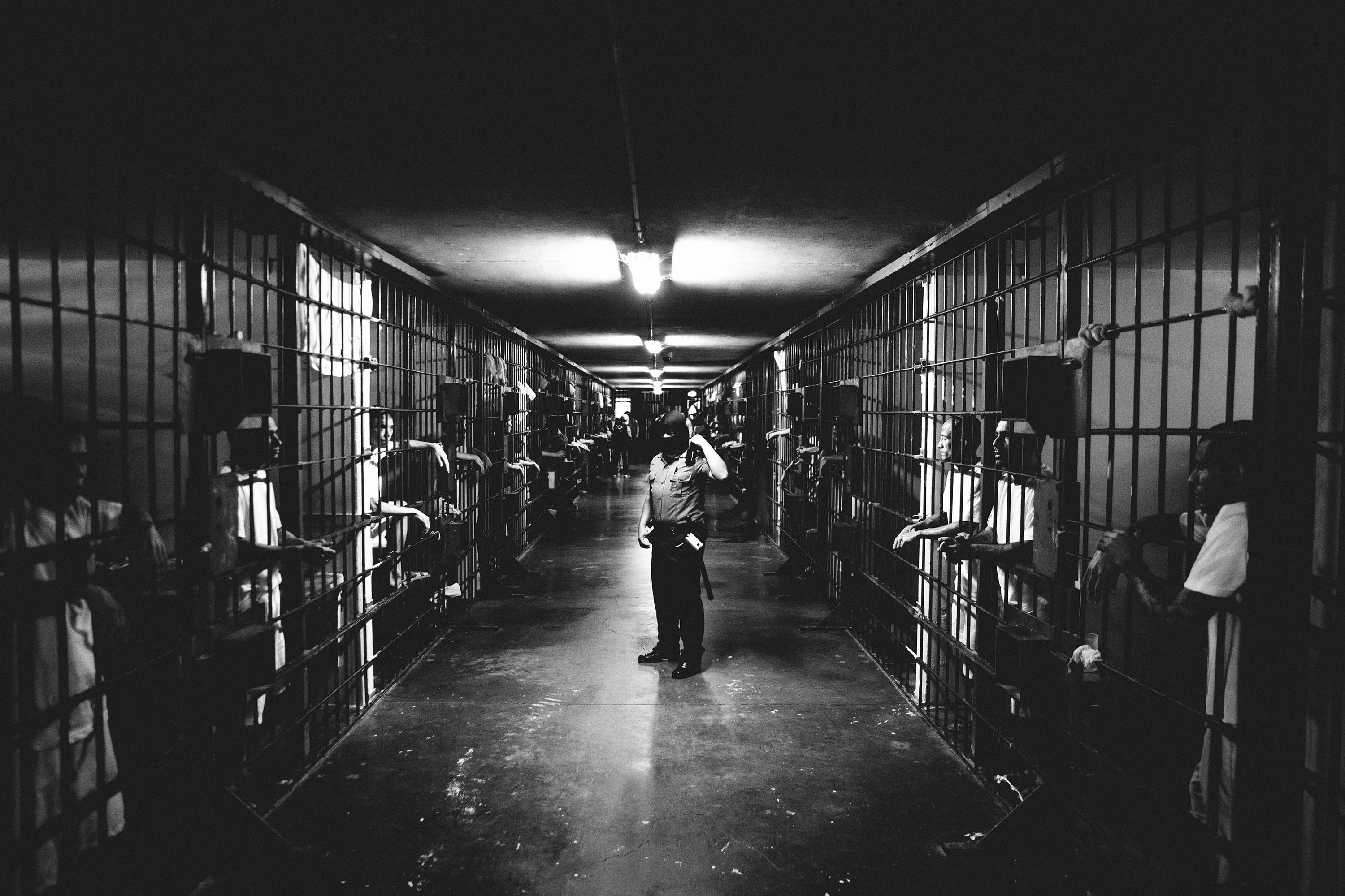 Museu da Imagem e do Som (MIS-PR) - Visita guiada | "Desse Lado do Muro" (Projeto Cárcere) – A visita explora a antiga central de custódia da Rua Barão do Rio Branco, no centro de Curitiba, recentemente anexada ao MIS-PR.