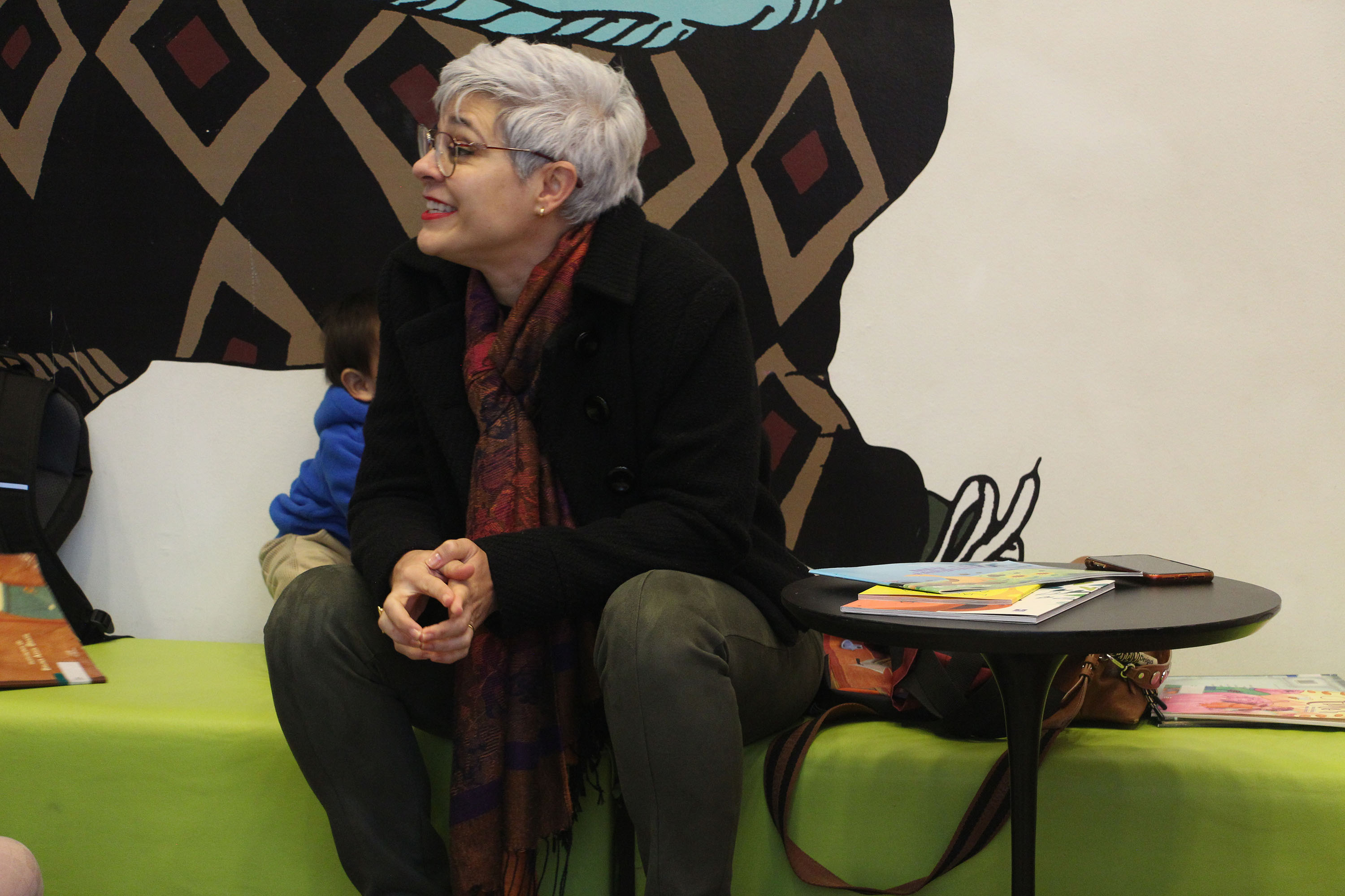 Biblioteca Pública do Paraná (BPP) - Contação de histórias com Coletivo Marianas Apresentação do livro “Poemas para brincar nas quatro estações”, da autora Francine Cruz e ilustradora Débora Bacchi