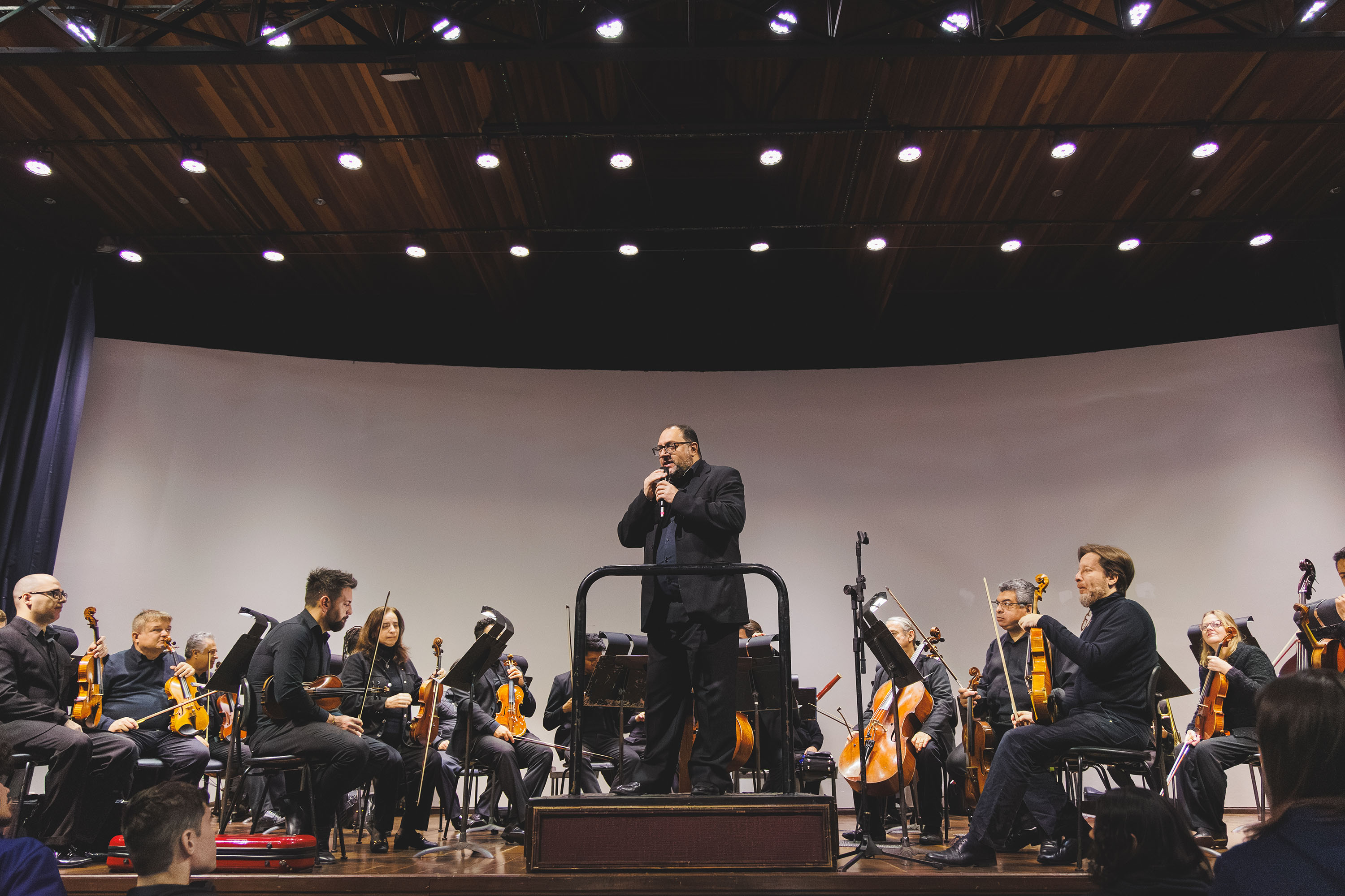Centro Cultural Teatro Guaíra - MARINGÁ – Teatro Calil Haddad Avenida Dr. Luiz Teixeira Mendes, 2500 - Zona 04. - Guaíra Para Todos: Orquestra Sinfônica do Paraná em Maringá – A Orquestra Sinfônica do Paraná se apresenta em Maringá na próxima quarta-feira (15), às 20h, no Teatro Calil Haddad, em um concerto que integra o projeto “Guaíra para Todos”, iniciativa voltada à democratização do acesso à cultura em todo o estado.
