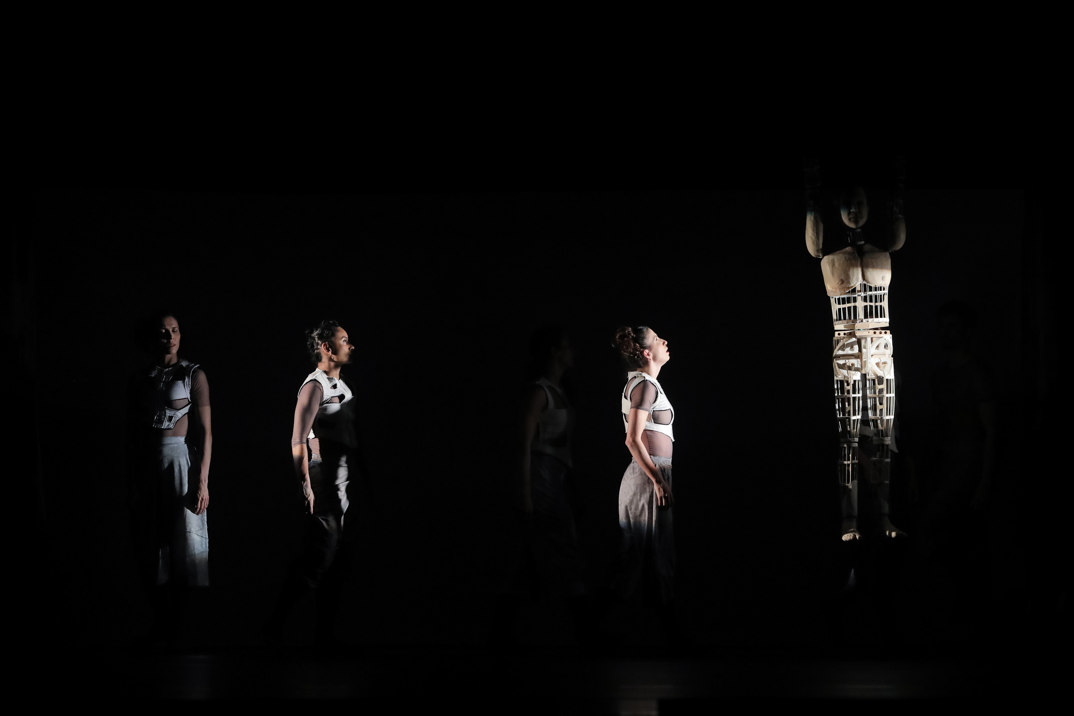 Balé Teatro Guaíra levanta a plateia e emociona no Festival de Dança de Londrina