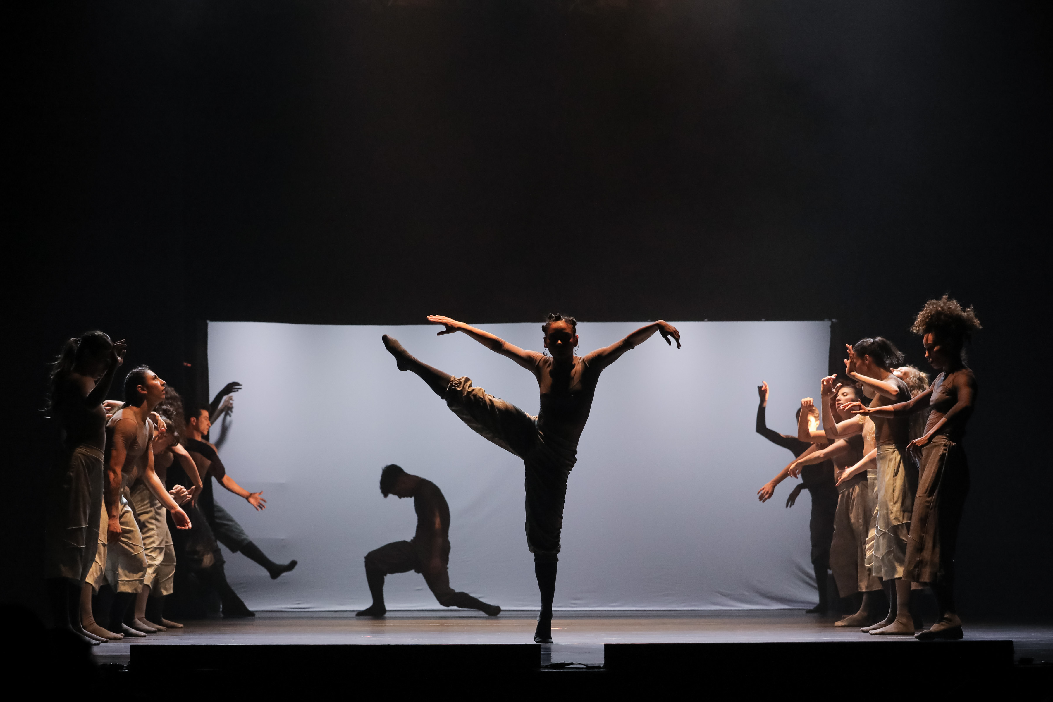 Balé Teatro Guaíra levanta a plateia e emociona no Festival de Dança de Londrina
