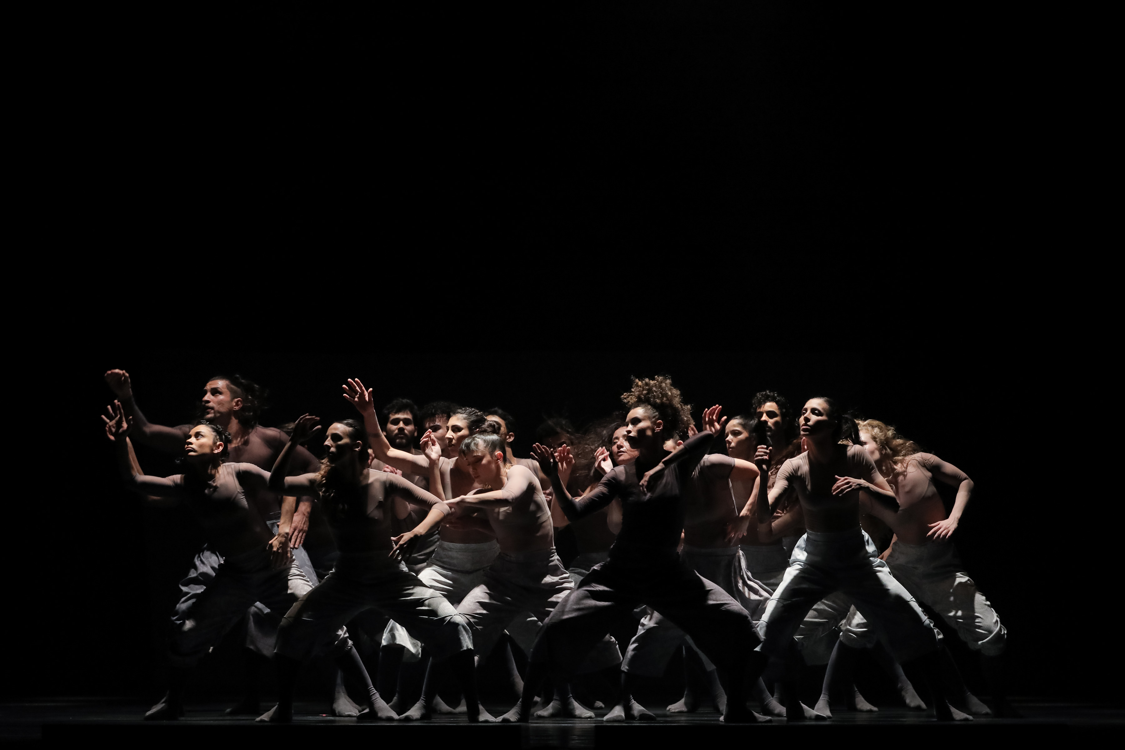 Balé Teatro Guaíra levanta a plateia e emociona no Festival de Dança de Londrina
