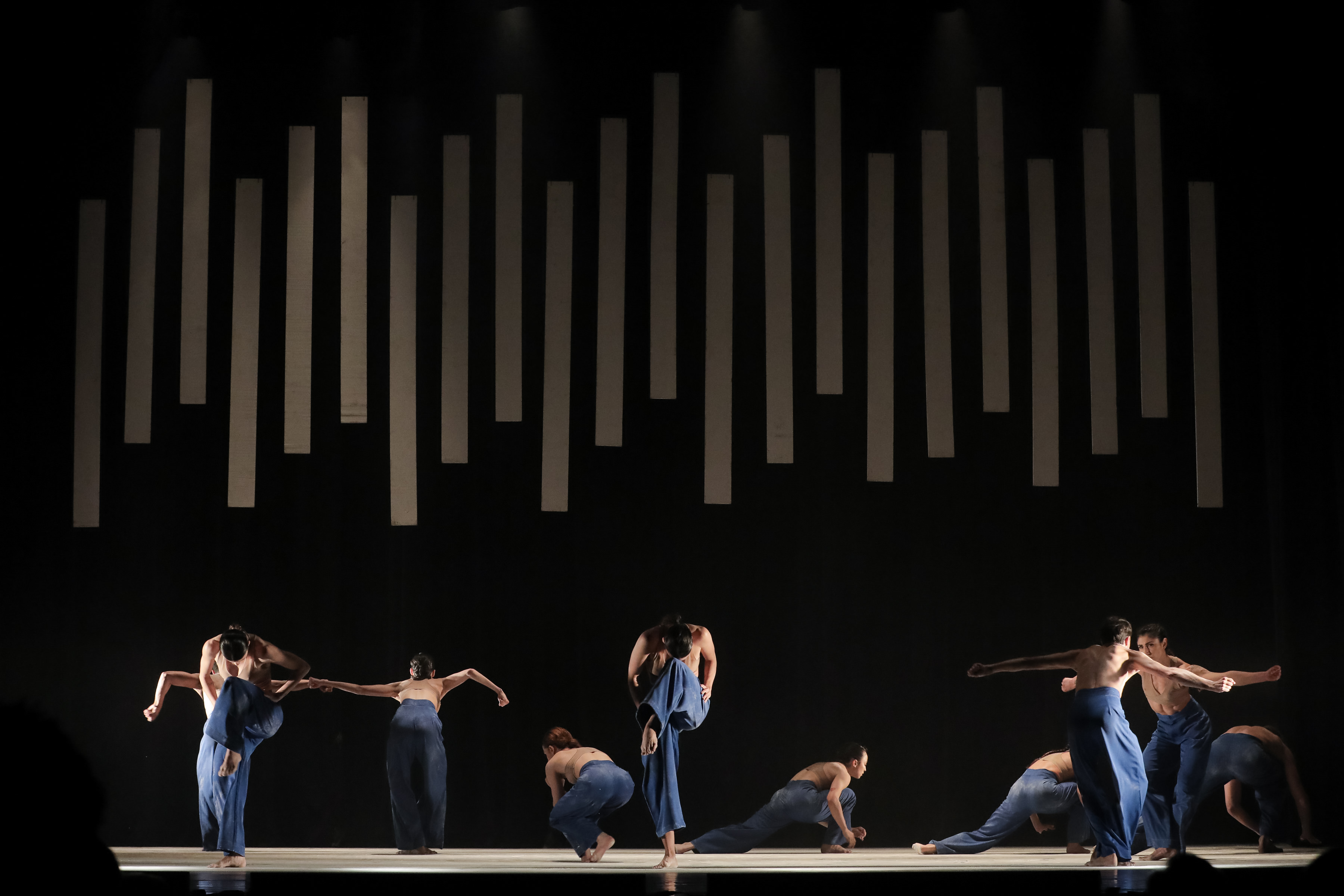 Balé Teatro Guaíra levanta a plateia e emociona no Festival de Dança de Londrina