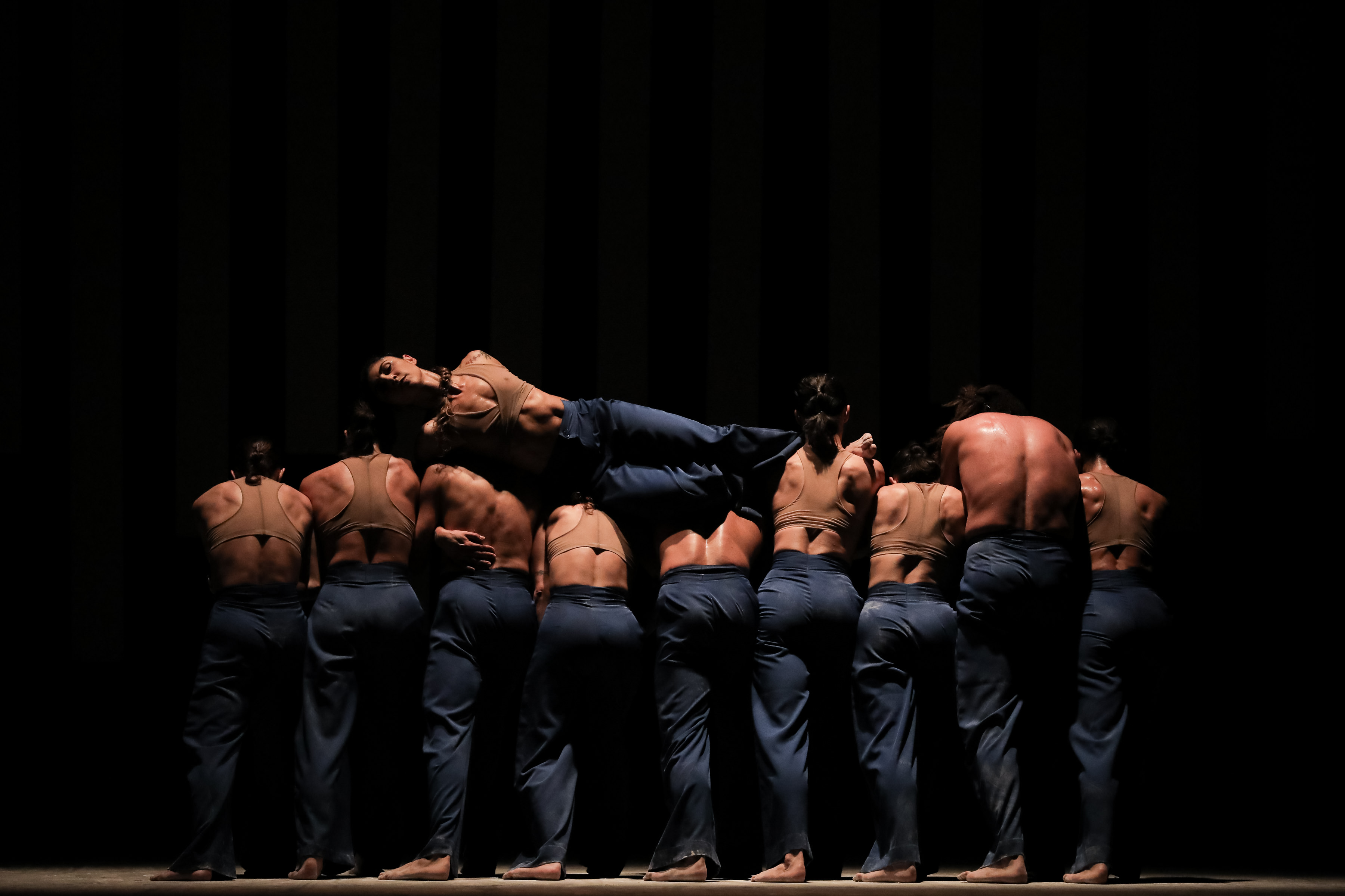 Balé Teatro Guaíra levanta a plateia e emociona no Festival de Dança de Londrina