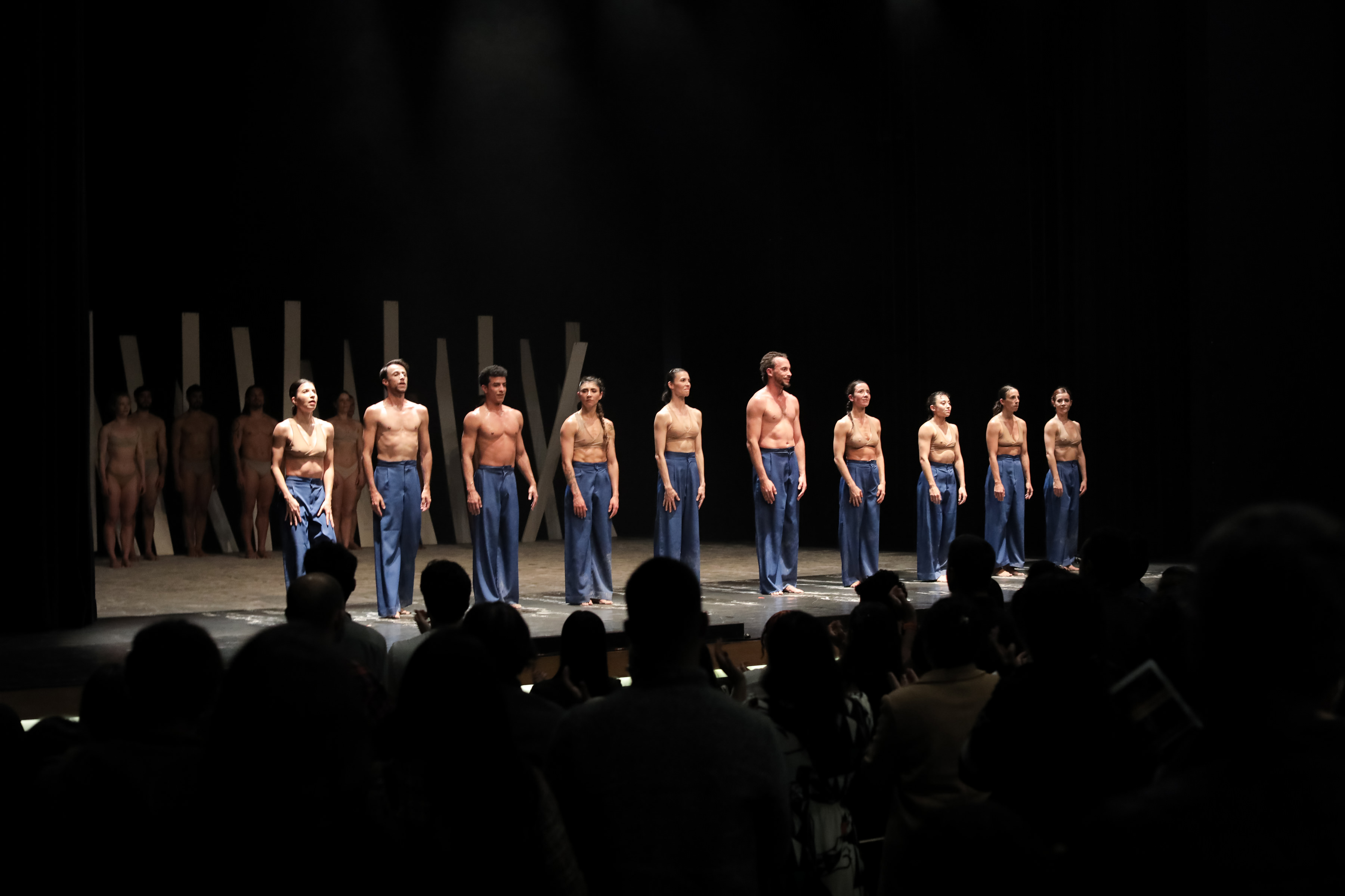 Balé Teatro Guaíra levanta a plateia e emociona no Festival de Dança de Londrina