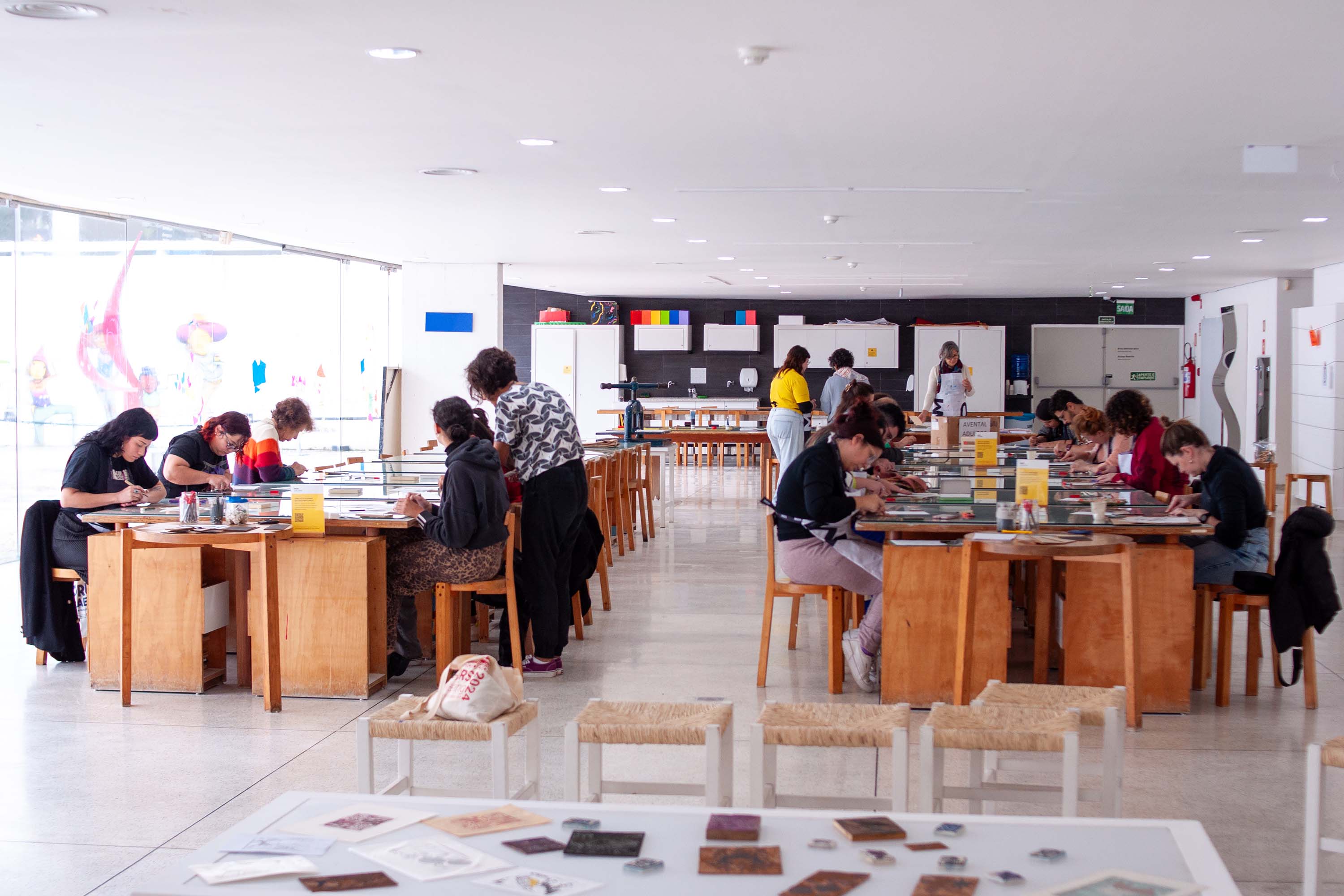 MON realiza oficina de desenho inspirada na mostra da artista Teca Sandrini