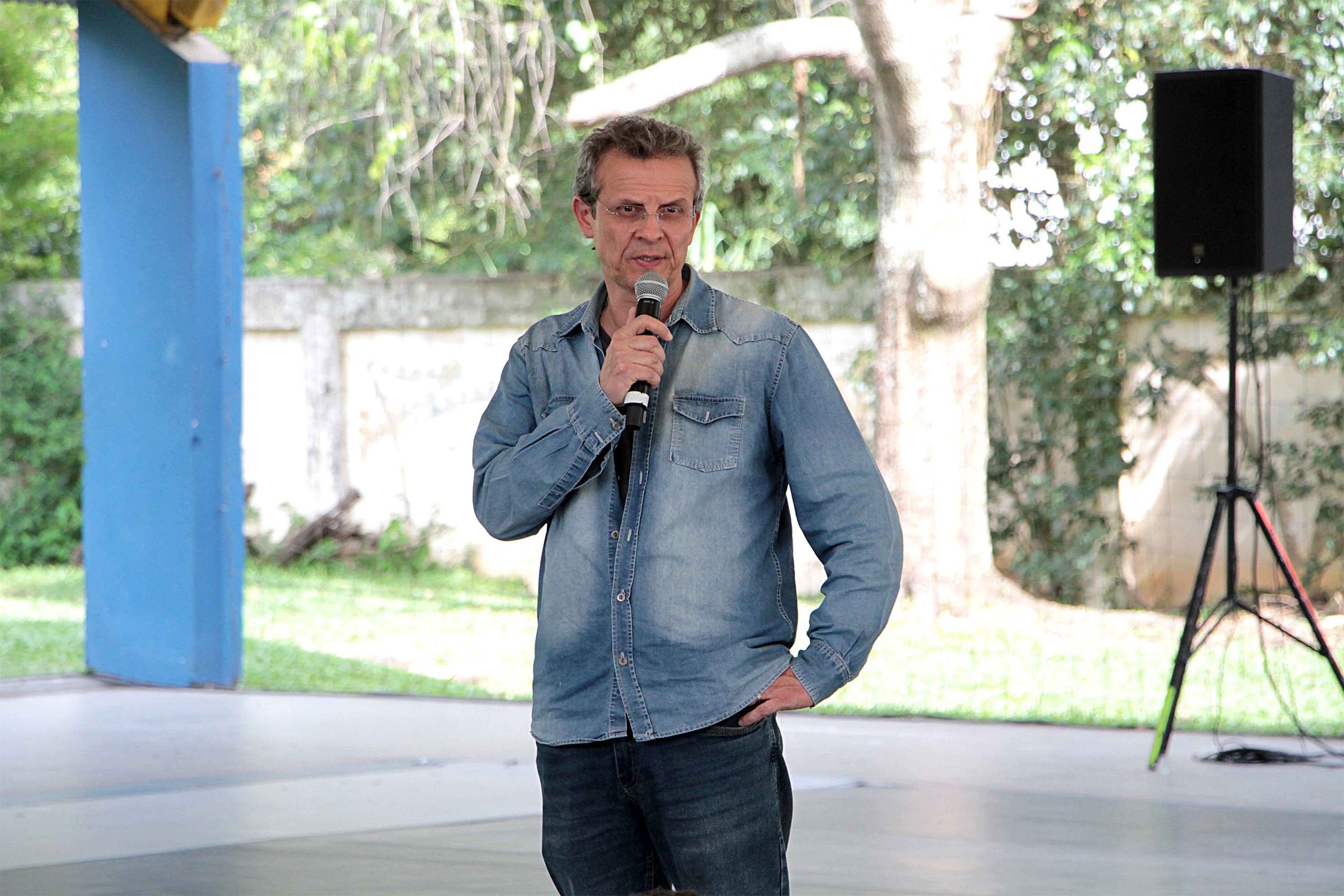 Escola de Dança Teatro Guaíra fez 11 apresentações em pátios de escolas públicas em 2025