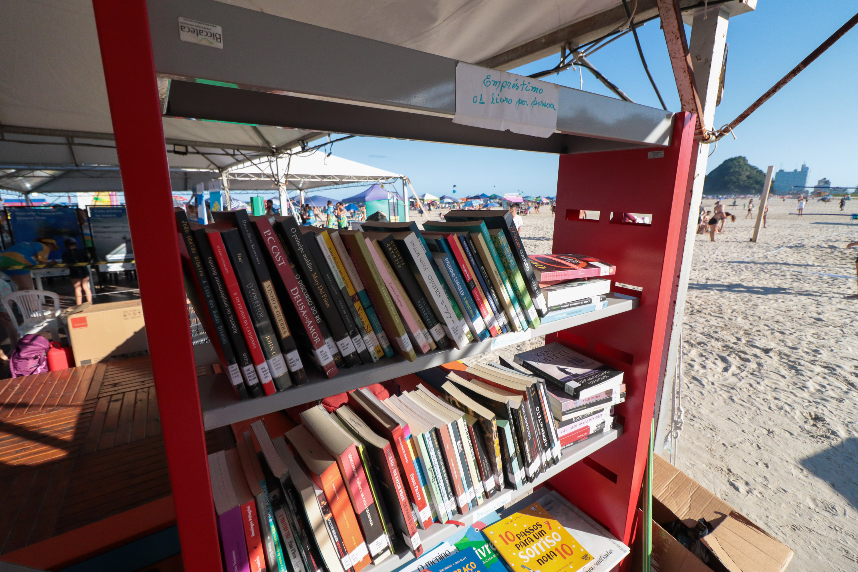 Bibliopraia: projeto da Biblioteca Pública do Paraná promove leitura no Litoral