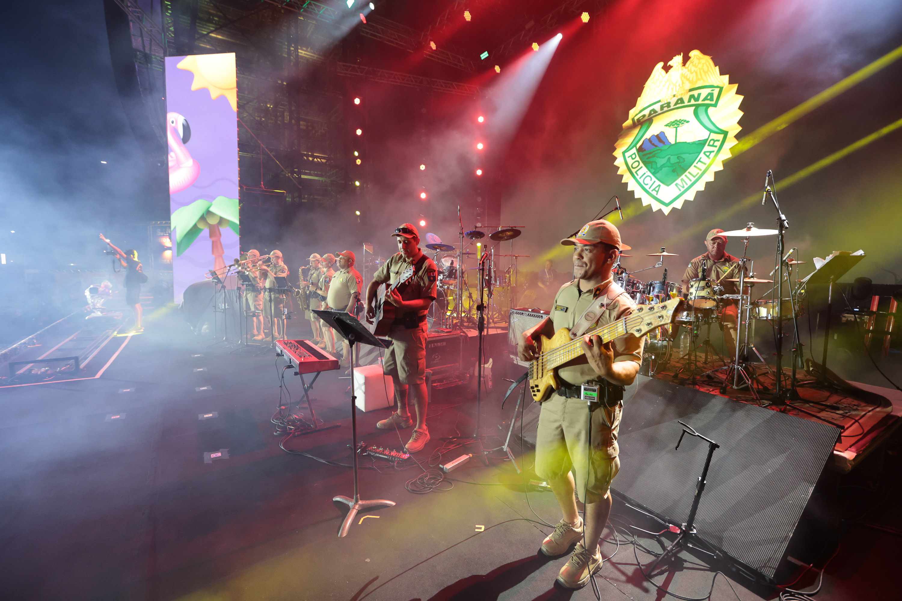 Com repertório variado, Banda da PMPR anima multidão antes do show do Roupa Nova