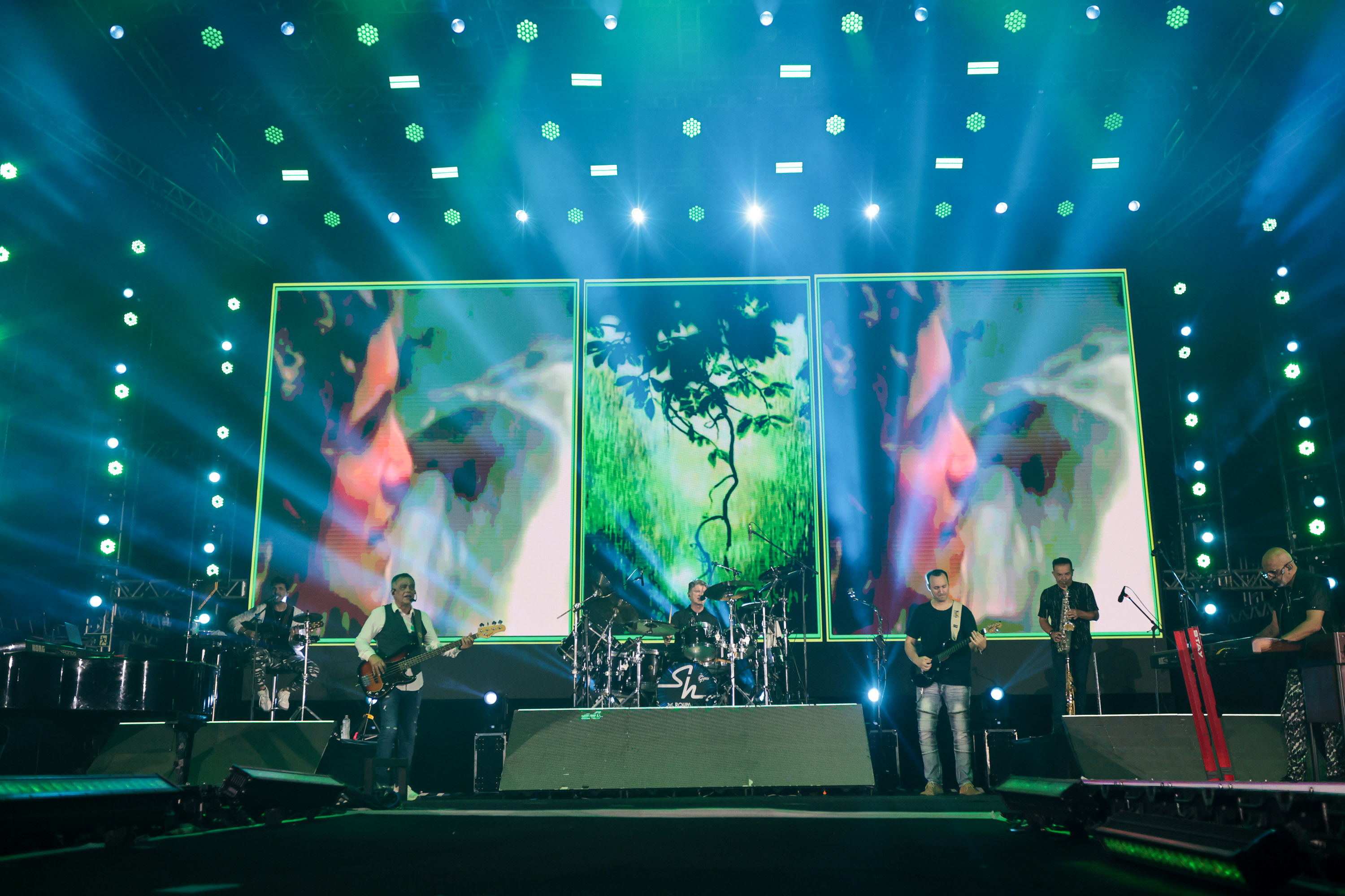 Roupa Nova mais do que dobra público de dois anos atrás no Verão Maior Paraná em Matinhos