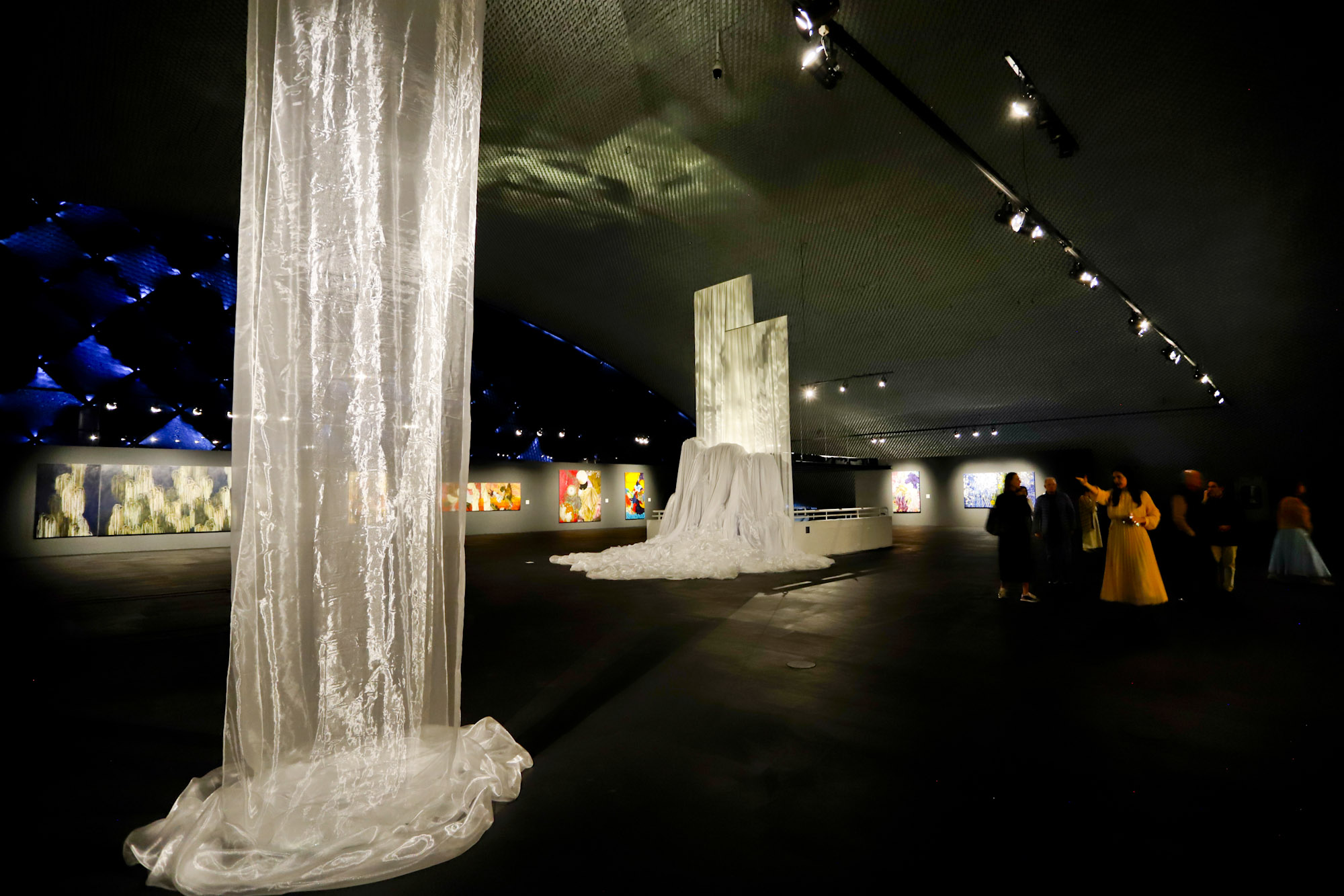 Última semana da exposição “Através”, da artista Mariana Palma