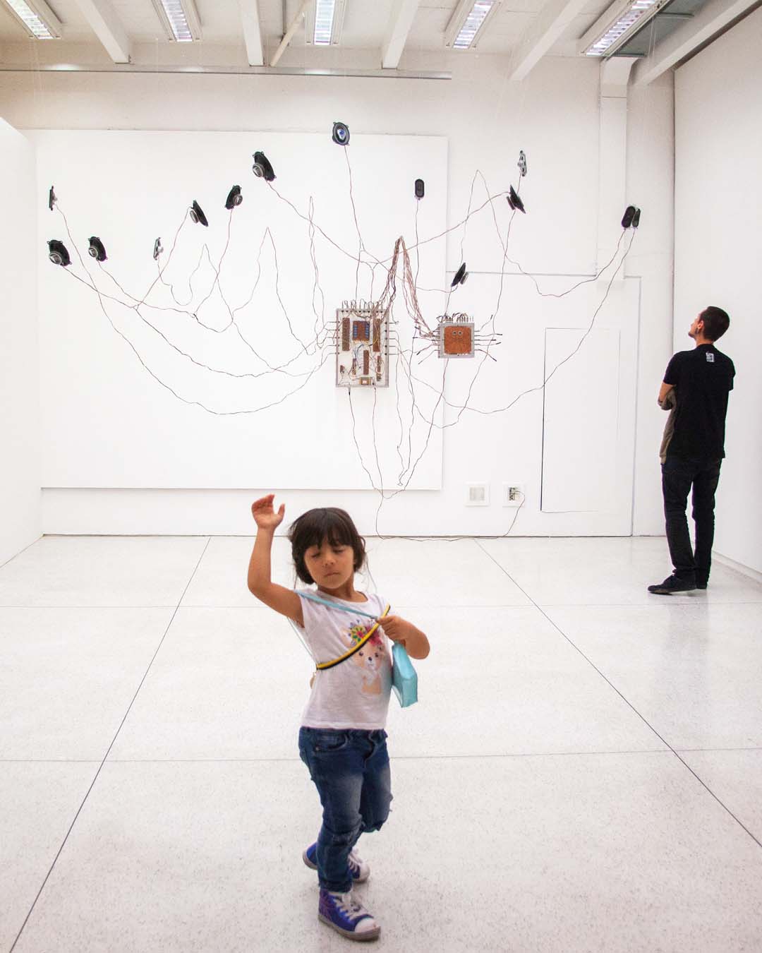 Novo miniauditório do MON é inaugurado com exposição de fotos de Dico Kremer