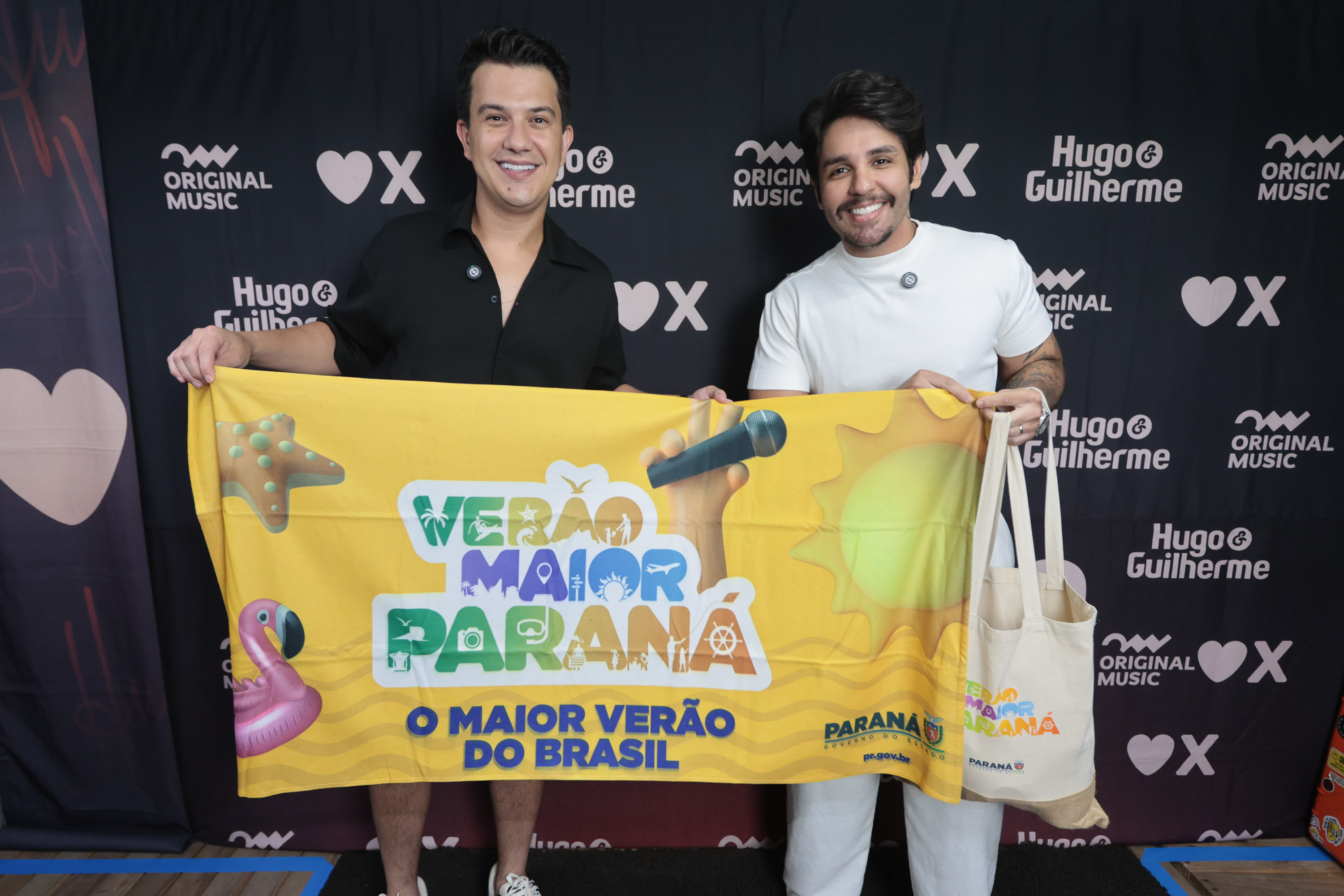 Hugo & Guilherme atraem 87 mil pessoas para as areias de Caiobá com hits icônicos