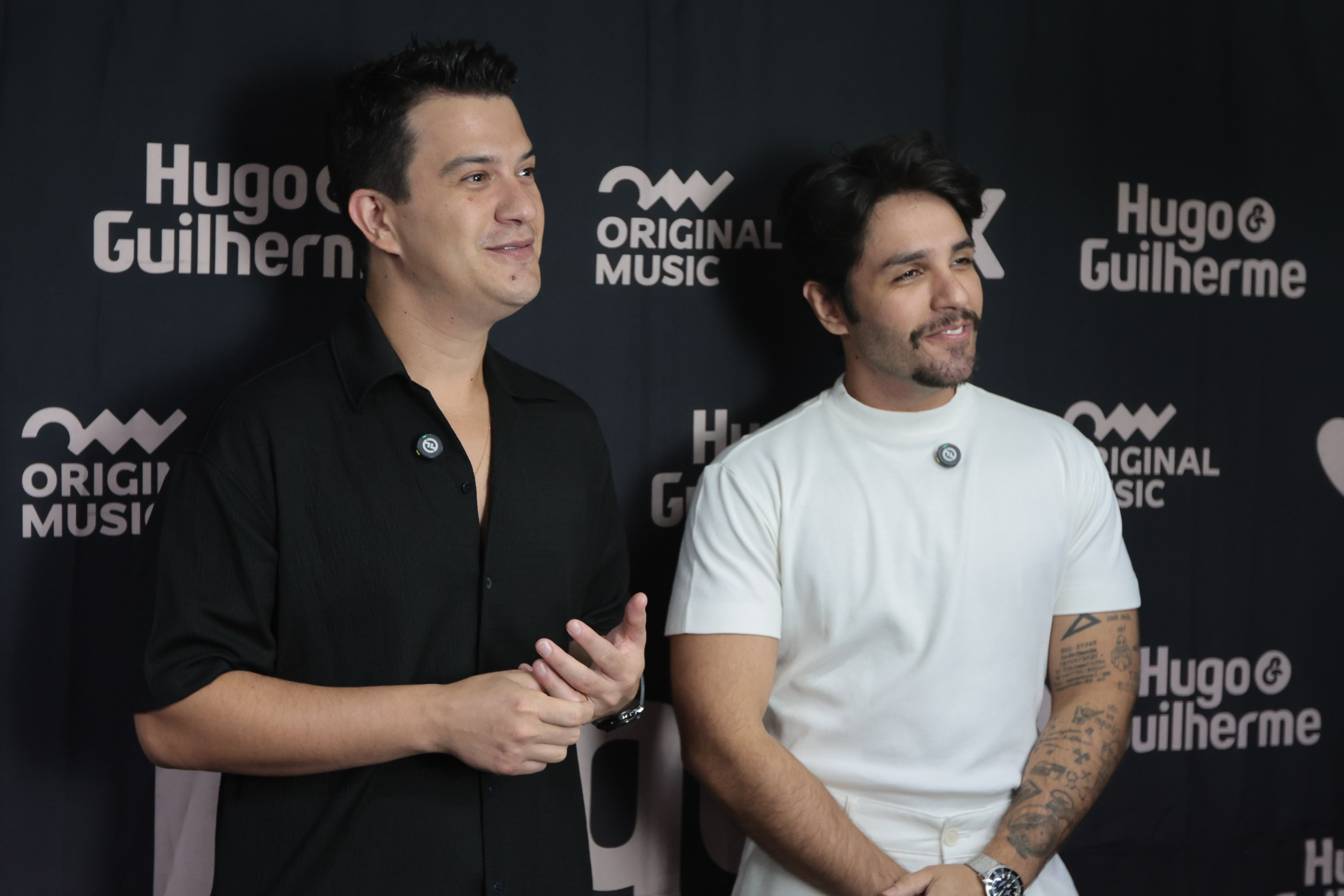 Hugo & Guilherme atraem 87 mil pessoas para as areias de Caiobá com hits icônicos