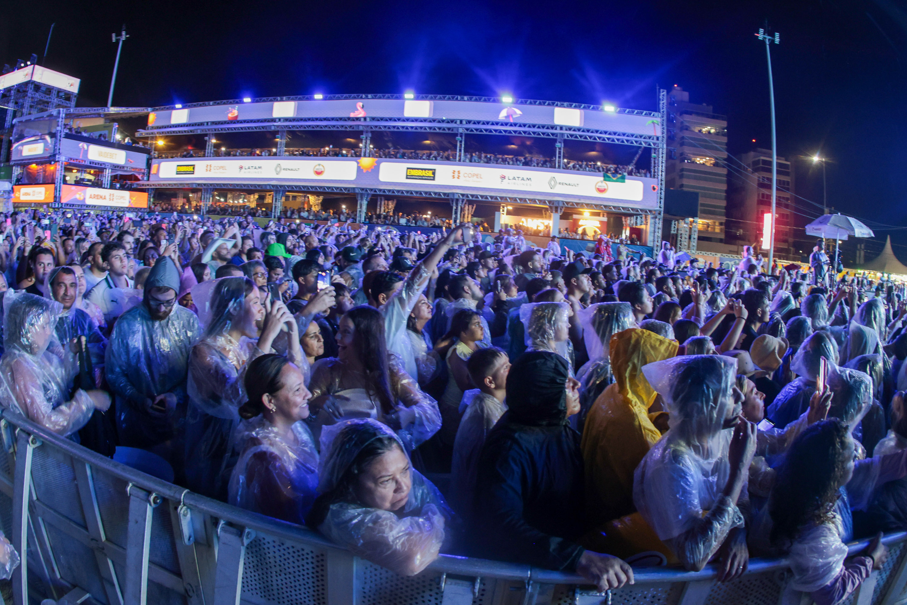 A dupla Zezé Di Camargo e Luciano durante a apresentação do seu show dentro da programação do Verão Maior Paraná, em Matinhos - 07/02/2026