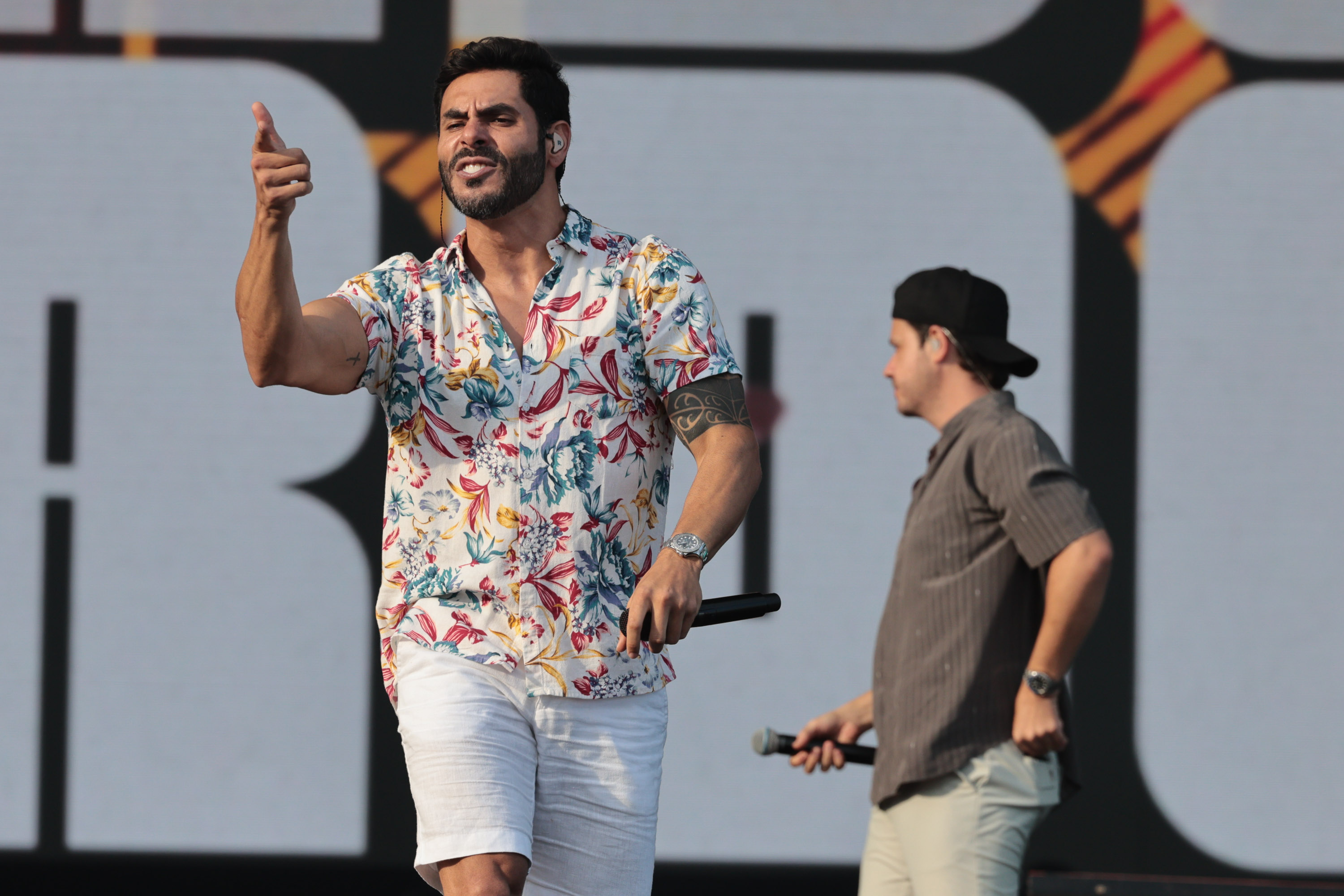 A dupla Israel e Rodolffo  durante  apresentação do seu  show  no Verão Maior Paraná, em Matinhos - 08/02/2026