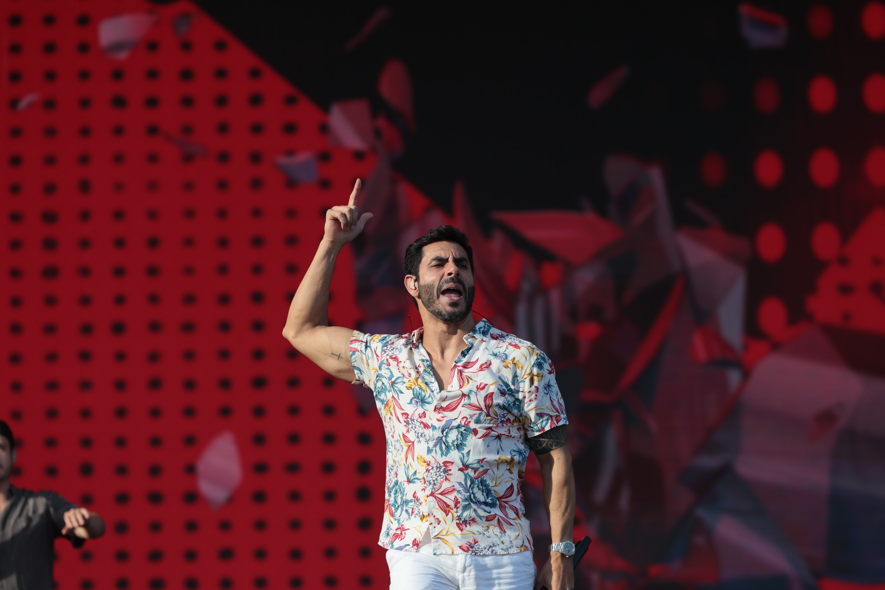 A dupla Israel e Rodolffo  durante  apresentação do seu  show  no Verão Maior Paraná, em Matinhos - 08/02/2026