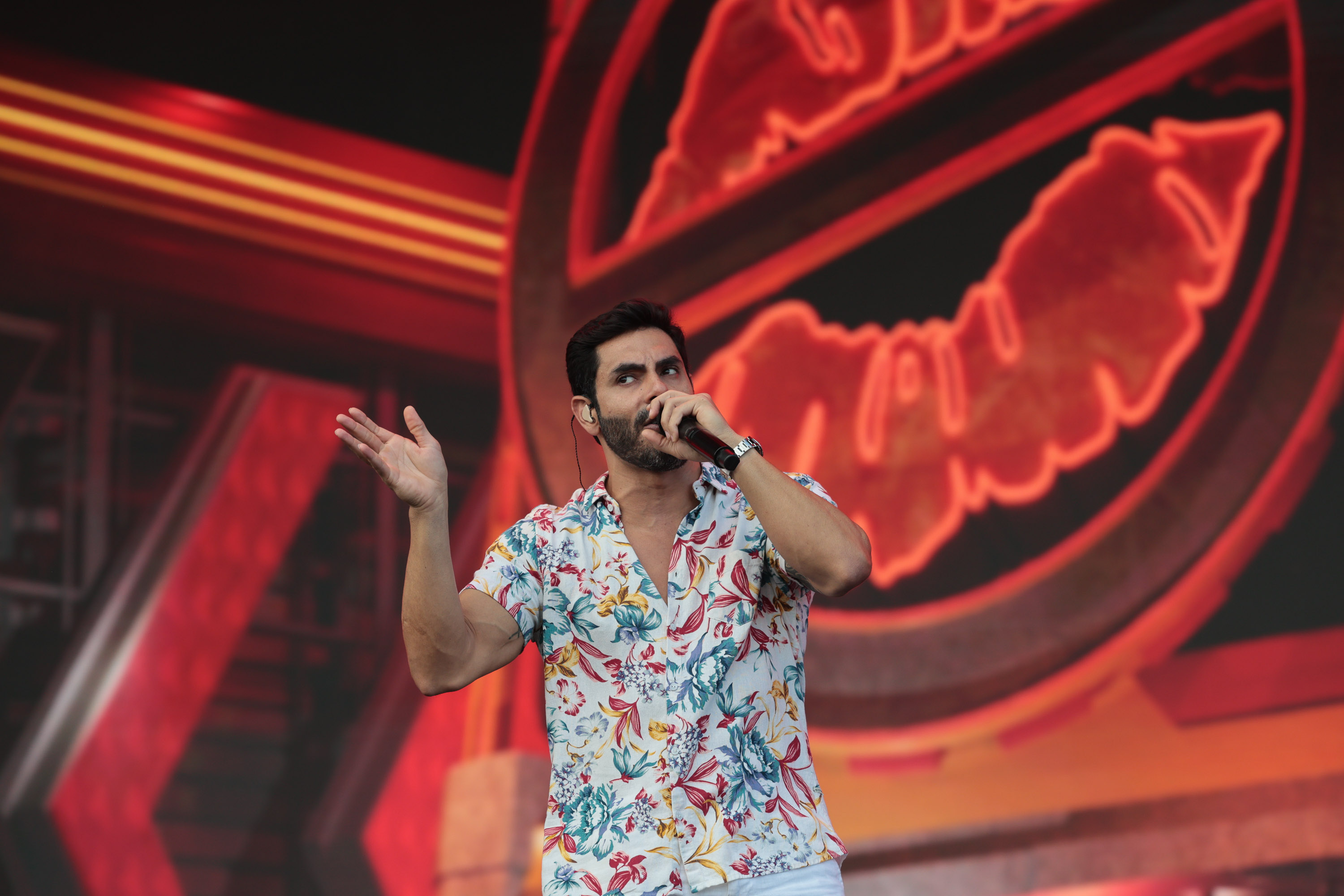 A dupla Israel e Rodolffo  durante  apresentação do seu  show  no Verão Maior Paraná, em Matinhos - 08/02/2026