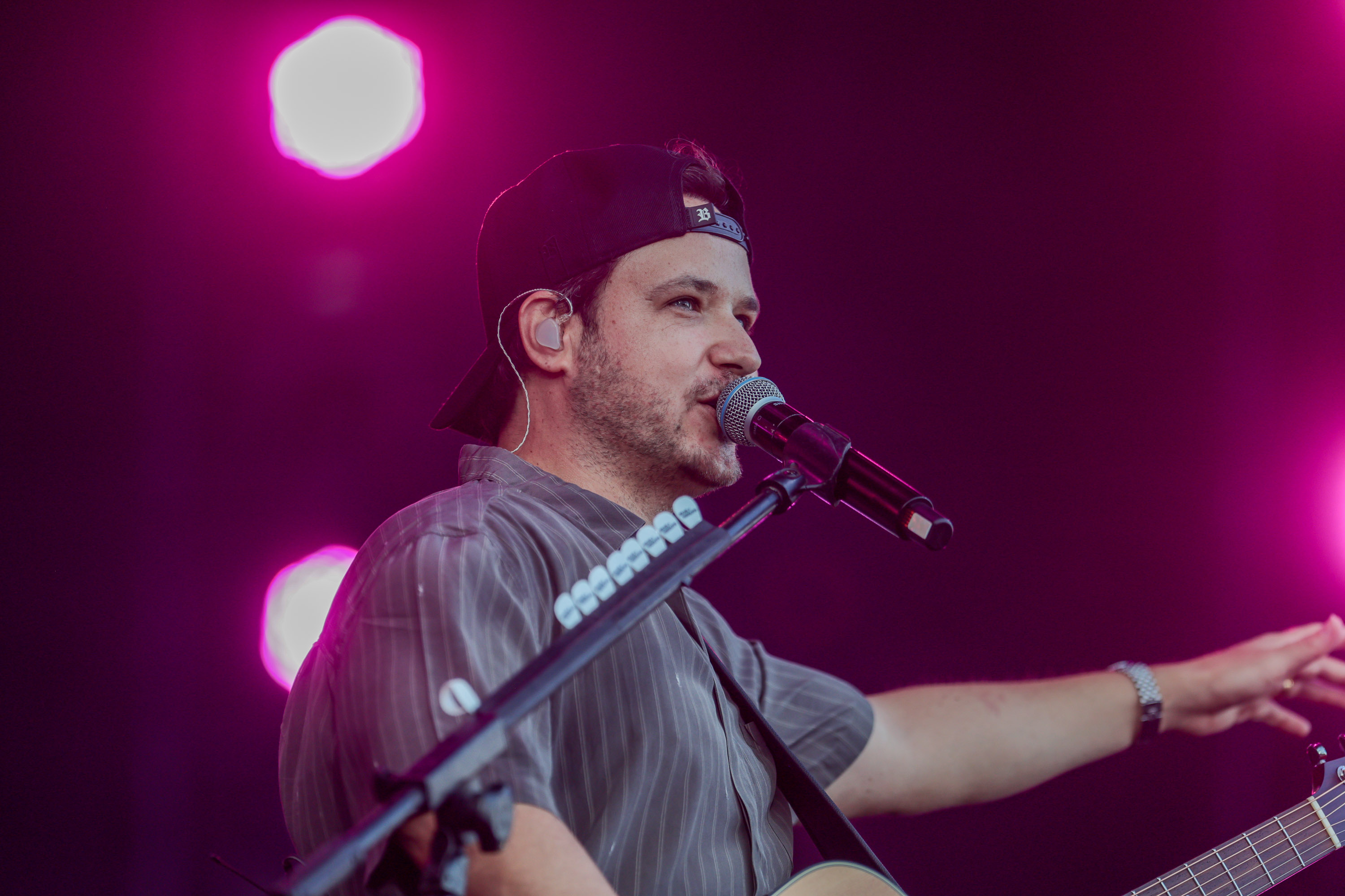 A dupla Israel e Rodolffo  durante  apresentação do seu  show  no Verão Maior Paraná, em Matinhos - 08/02/2026