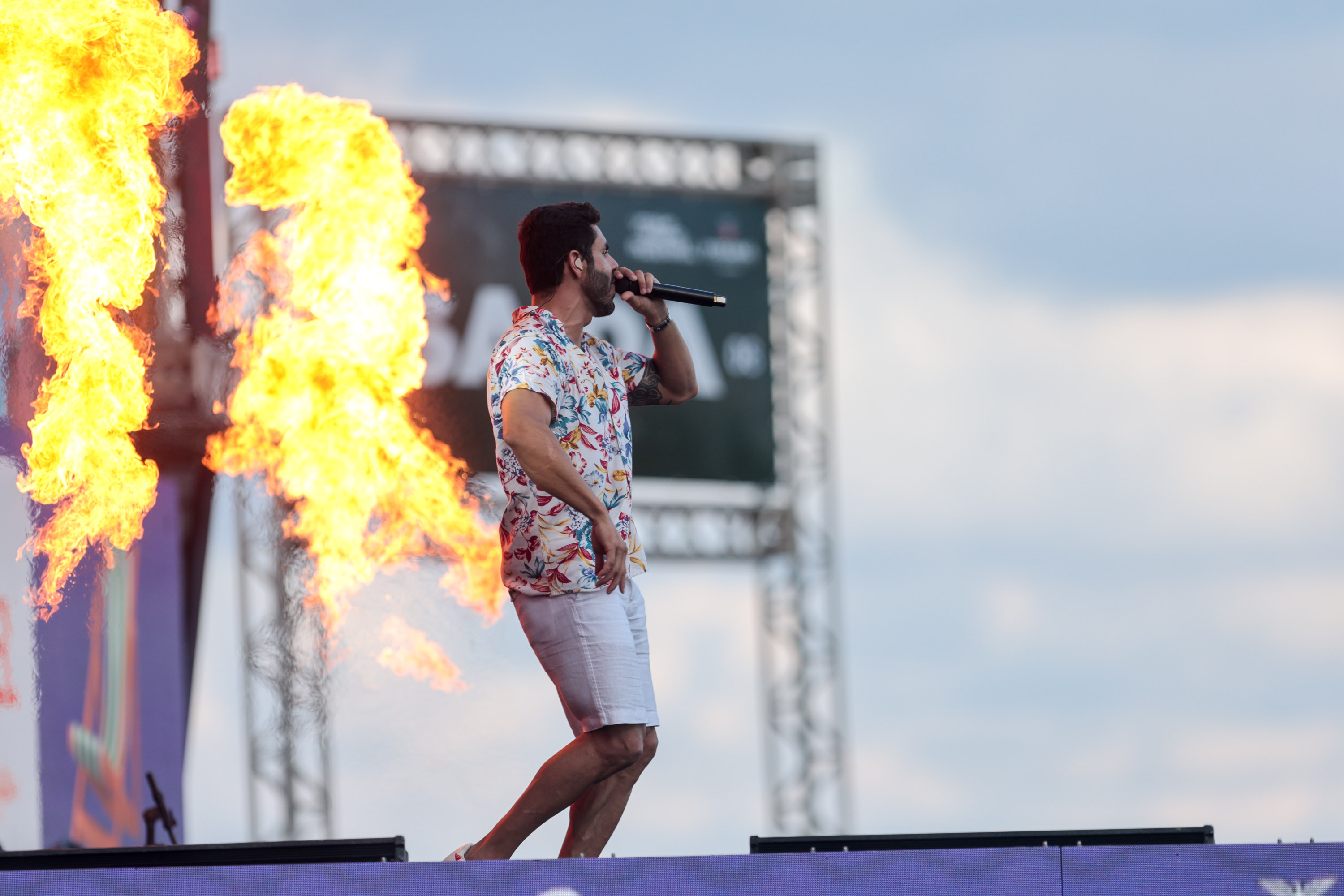 A dupla Israel e Rodolffo  durante  apresentação do seu  show  no Verão Maior Paraná, em Matinhos - 08/02/2026