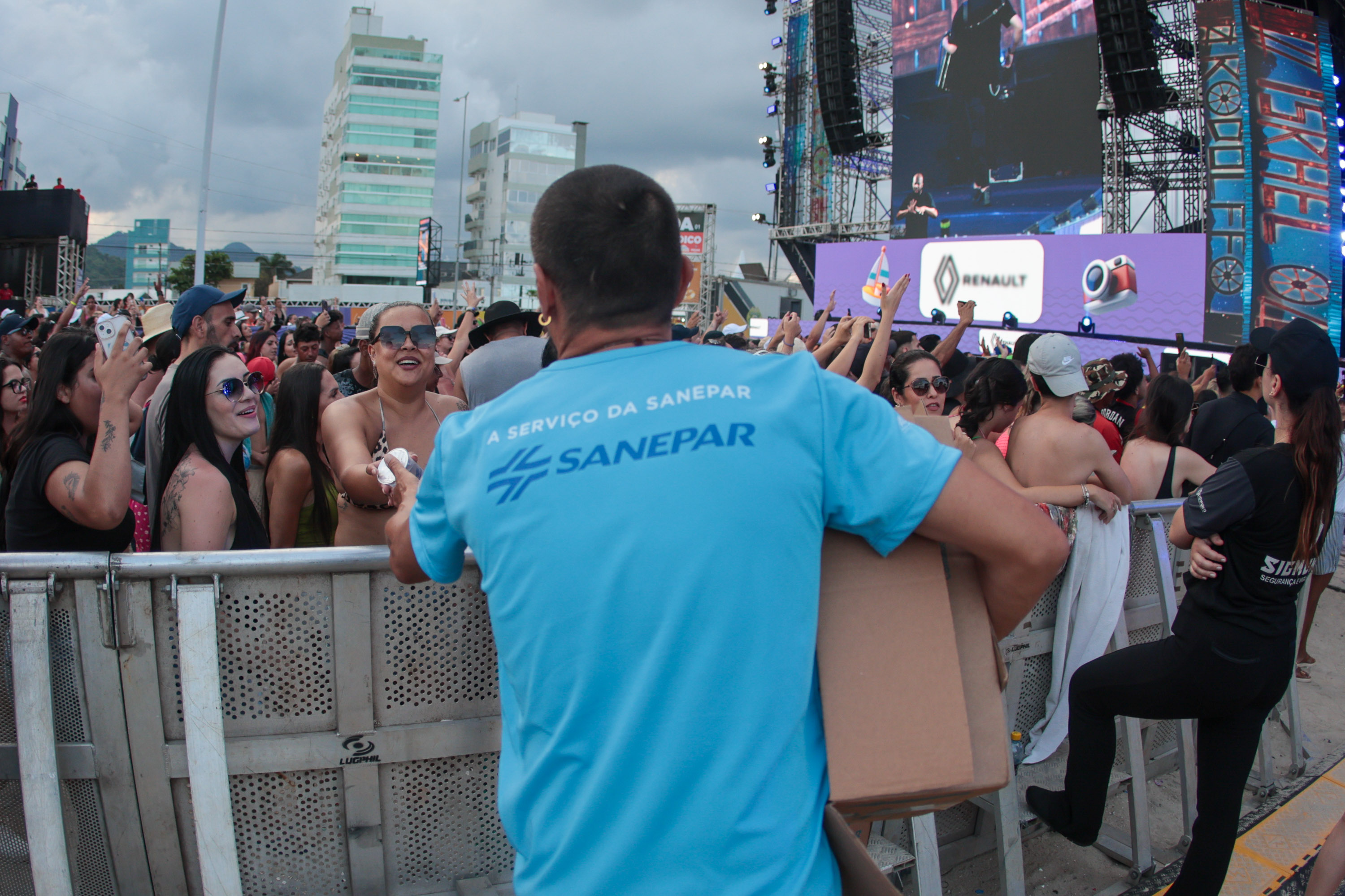 A dupla Israel e Rodolffo  durante  apresentação do seu  show  no Verão Maior Paraná, em Matinhos - 08/02/2026