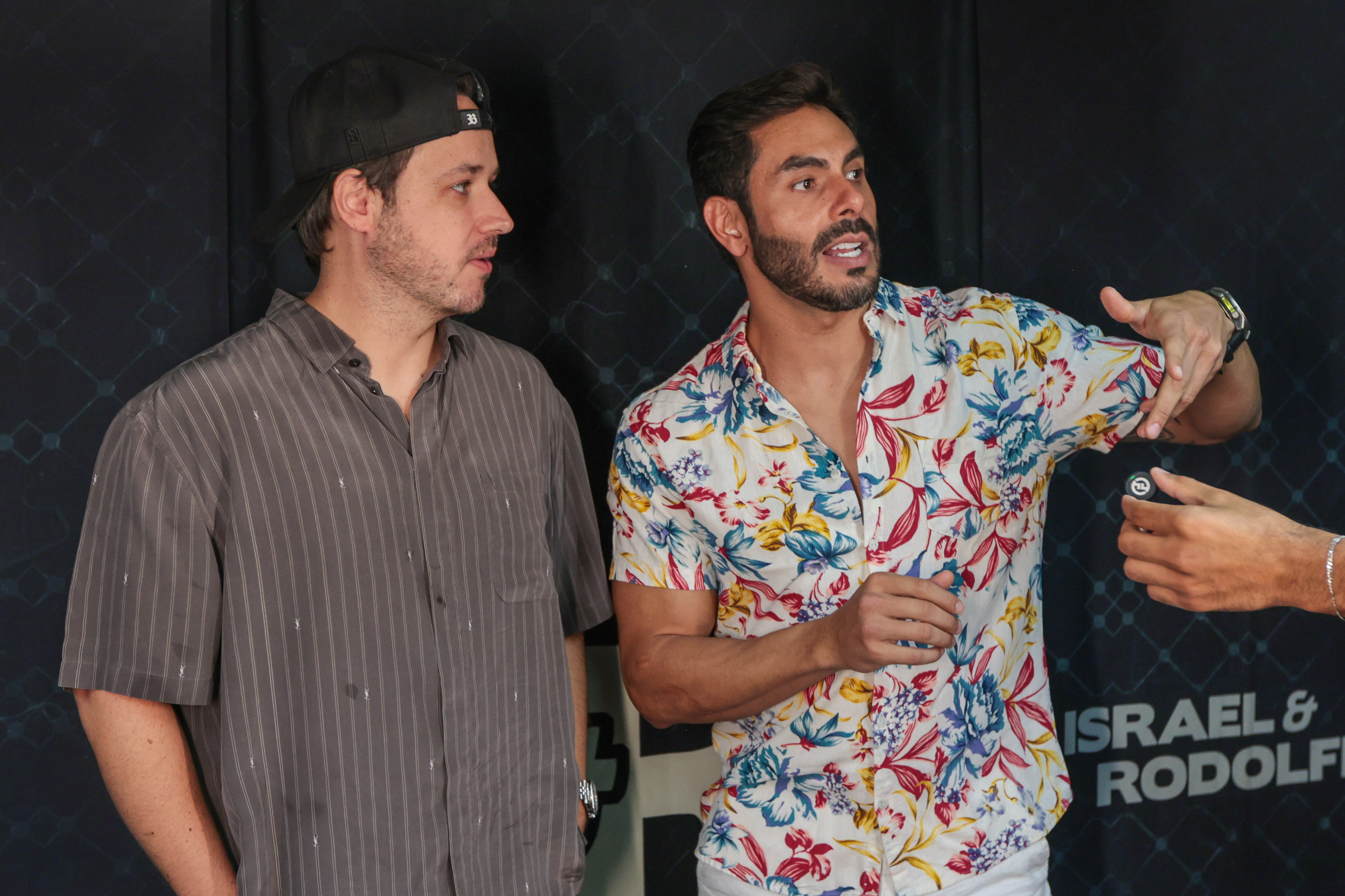 A dupla Israel e Rodolffo  durante  apresentação do seu  show  no Verão Maior Paraná, em Matinhos - 08/02/2026