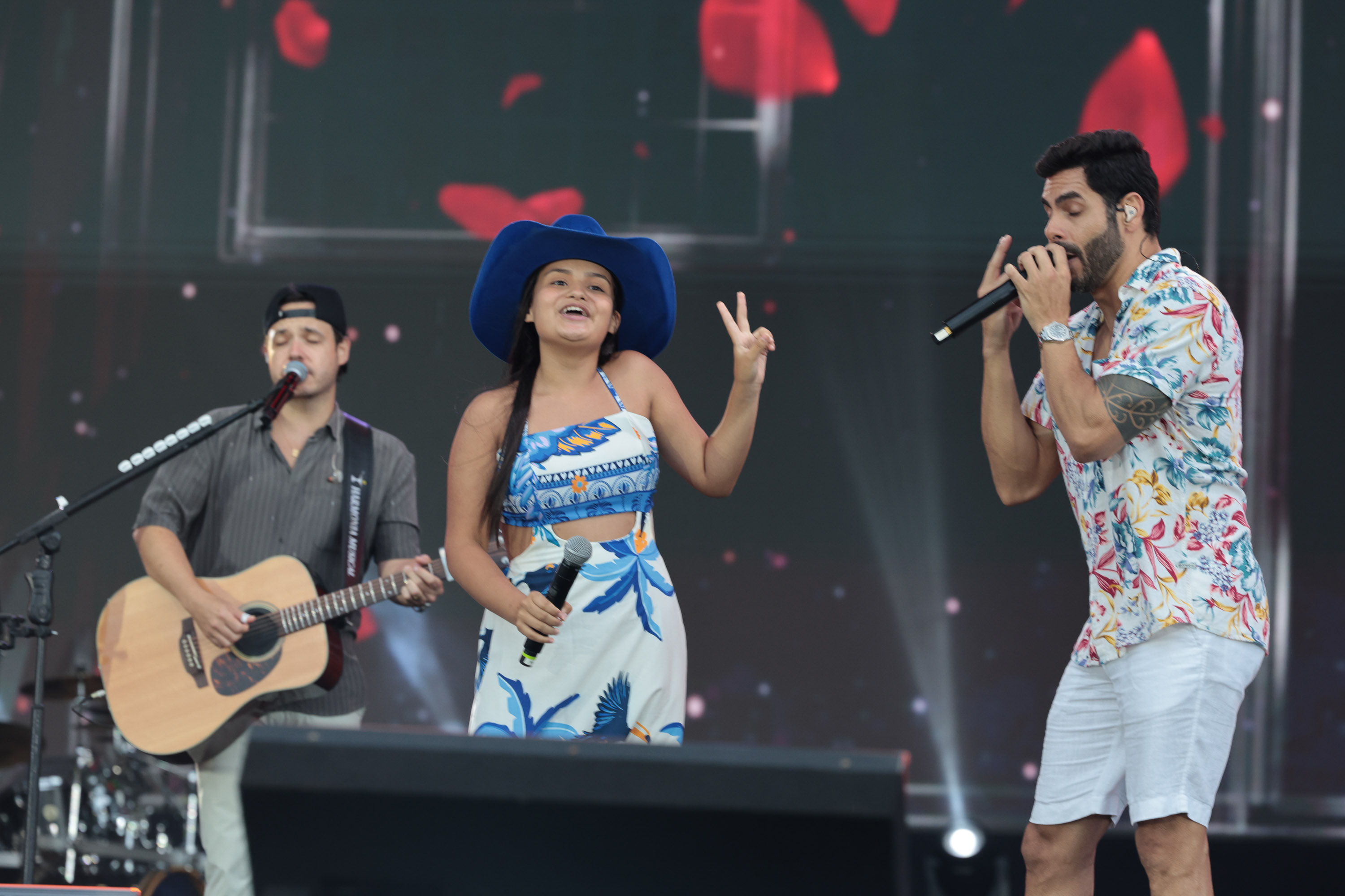 A dupla Israel e Rodolffo  durante  apresentação do seu  show  no Verão Maior Paraná, em Matinhos - 08/02/2026