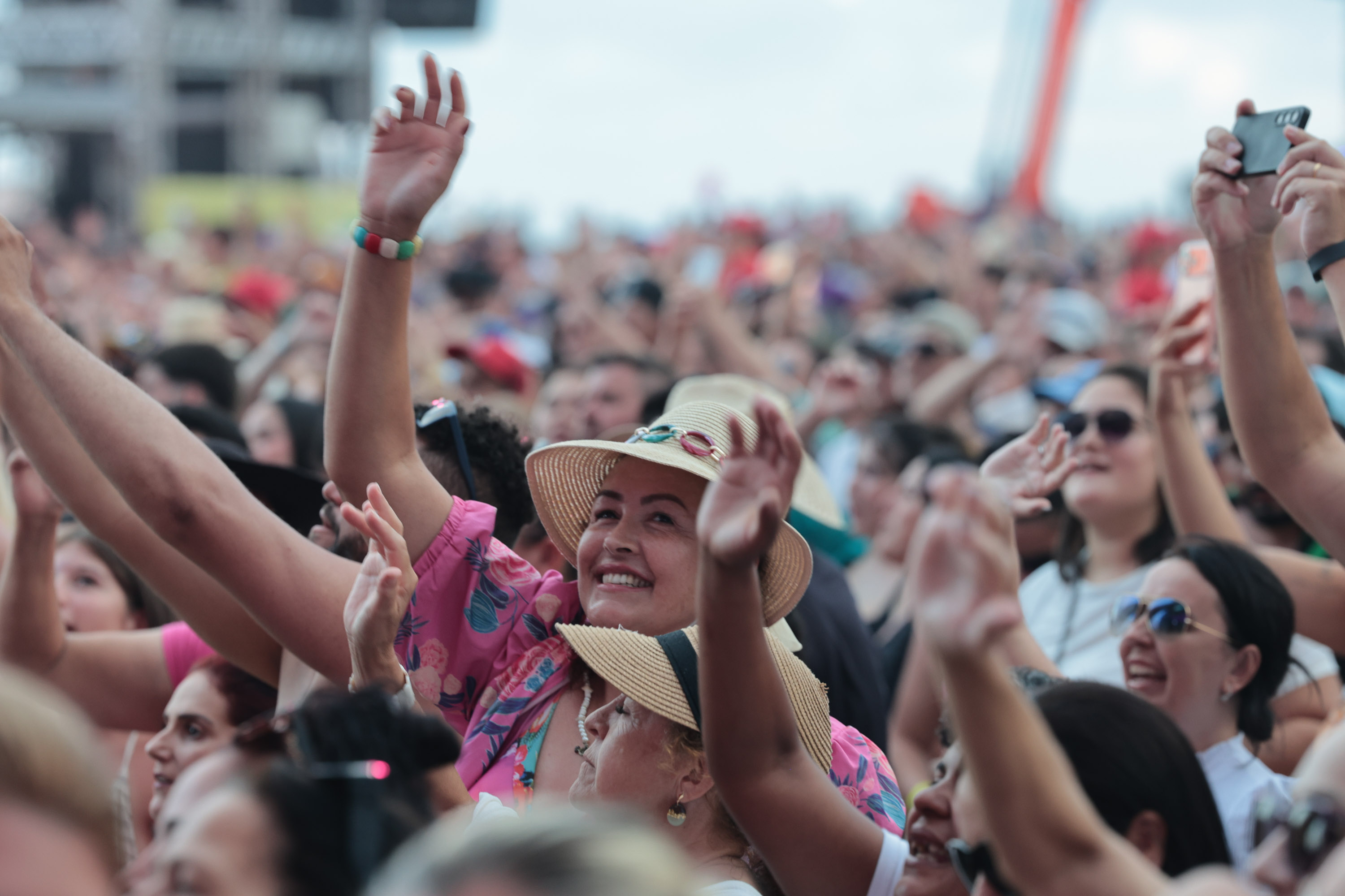 A dupla Israel e Rodolffo  durante  apresentação do seu  show  no Verão Maior Paraná, em Matinhos - 08/02/2026