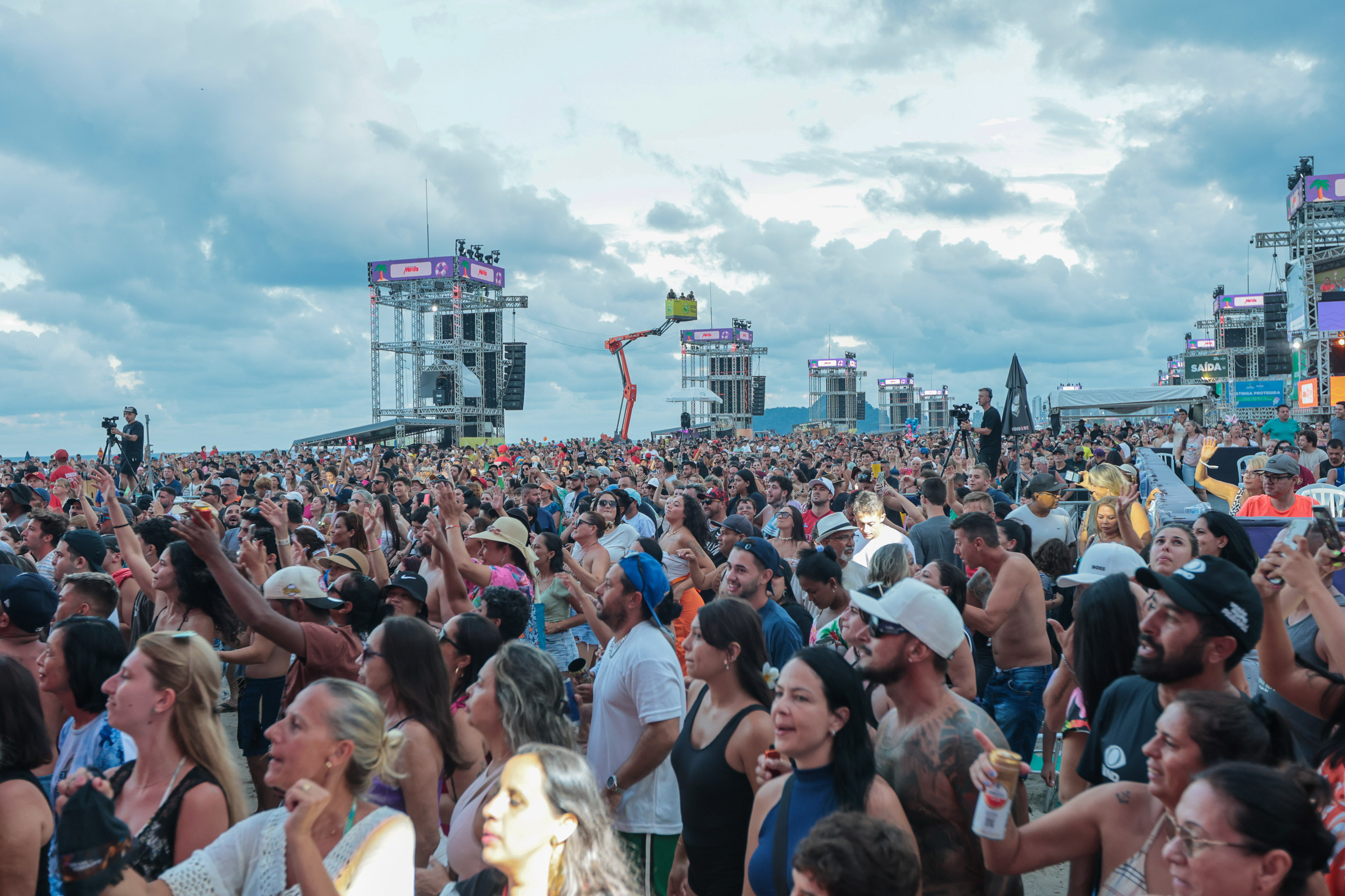 A dupla Israel e Rodolffo  durante  apresentação do seu  show  no Verão Maior Paraná, em Matinhos - 08/02/2026