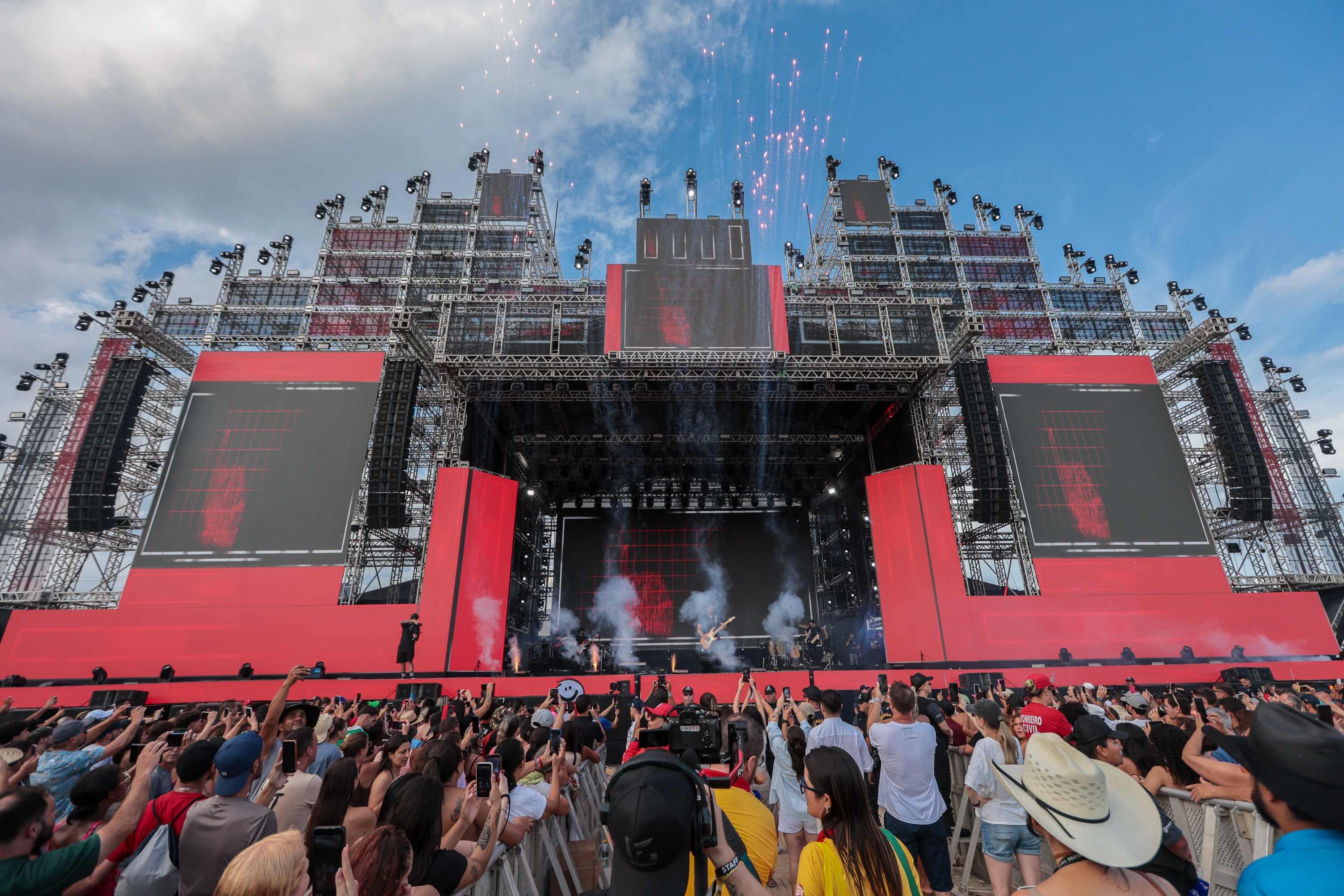 A dupla Israel e Rodolffo  durante  apresentação do seu  show  no Verão Maior Paraná, em Matinhos - 08/02/2026