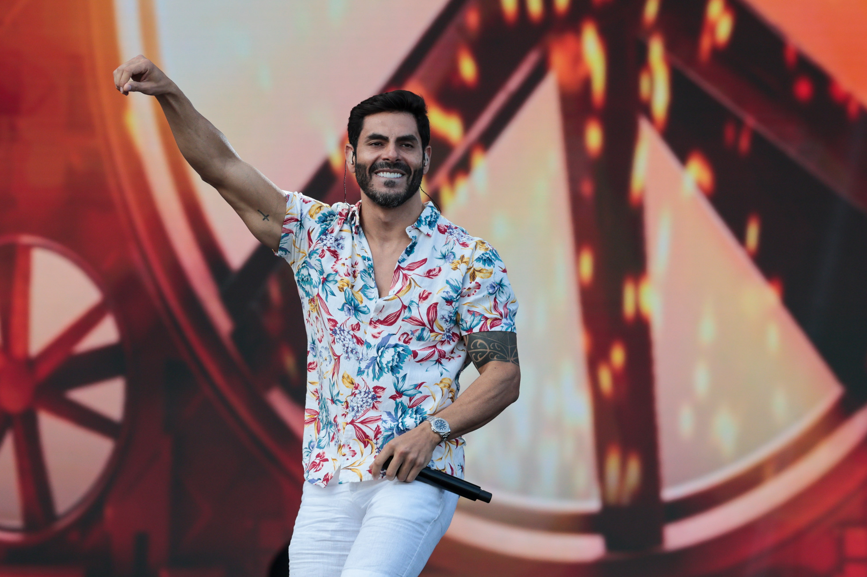 A dupla Israel e Rodolffo  durante  apresentação do seu  show  no Verão Maior Paraná, em Matinhos - 08/02/2026