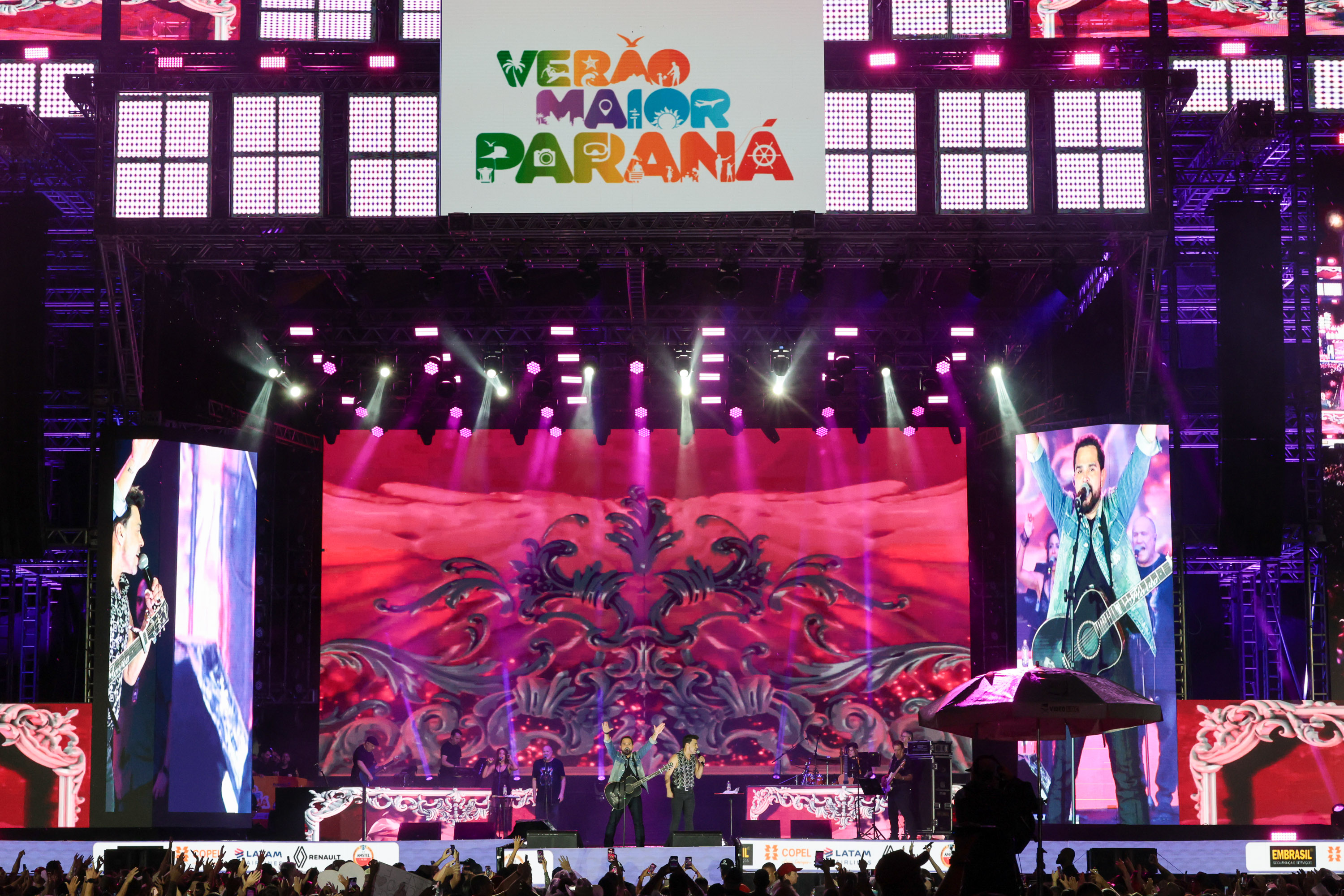 A dupla Zezé Di Camargo e Luciano durante a apresentação do seu show dentro da programação do Verão Maior Paraná, em Matinhos - 07/02/2026