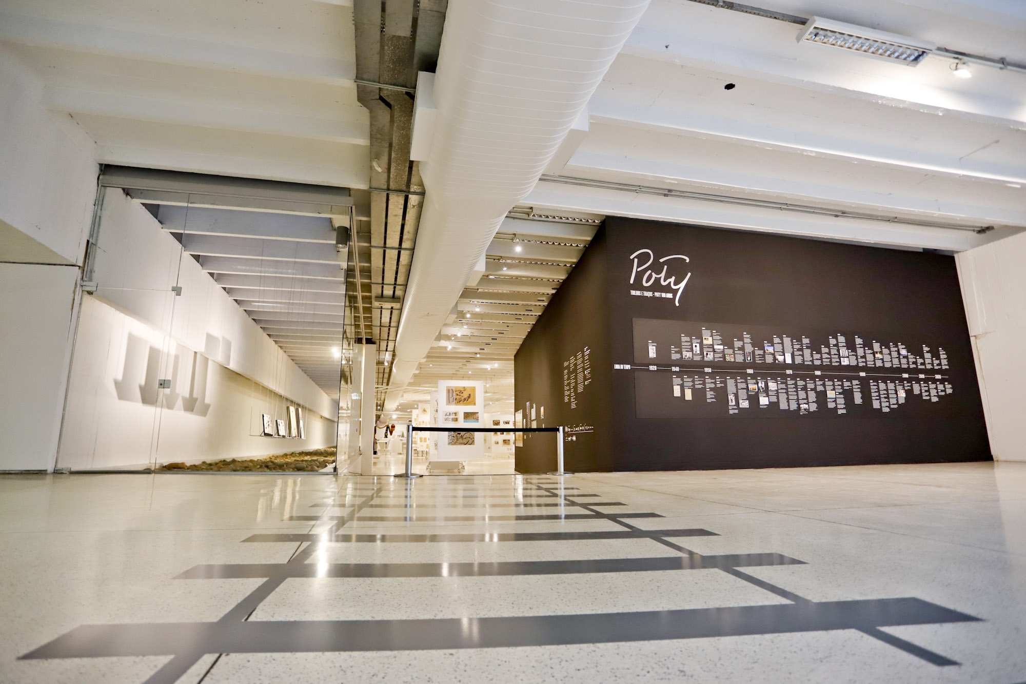 Em visitas guiadas, visitante pode conhecer arquitetura e exposição do acervo do MON