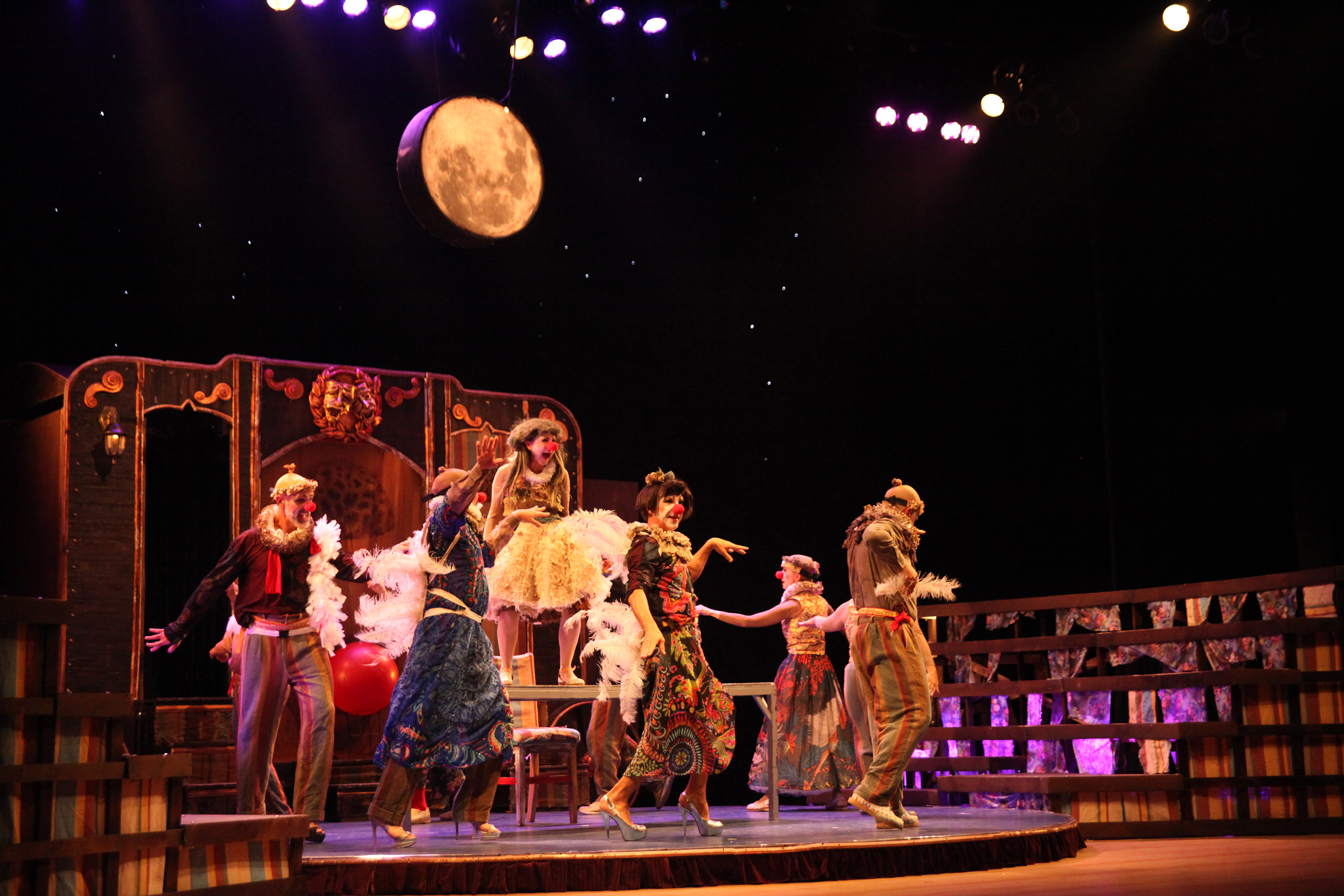 G2 Cia de Dança emociona 450 pessoas em apresentação gratuita em Maringá