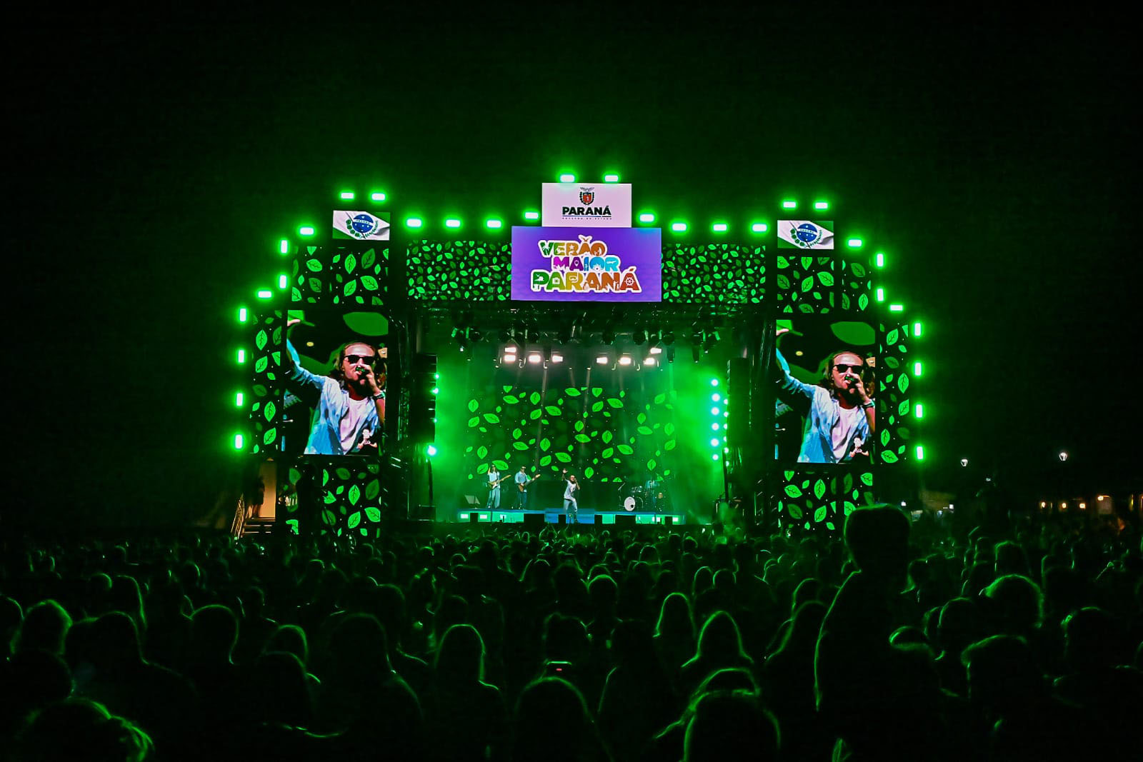 Ilha do Mel tem noite especial do Verão Maior e conquista artistas