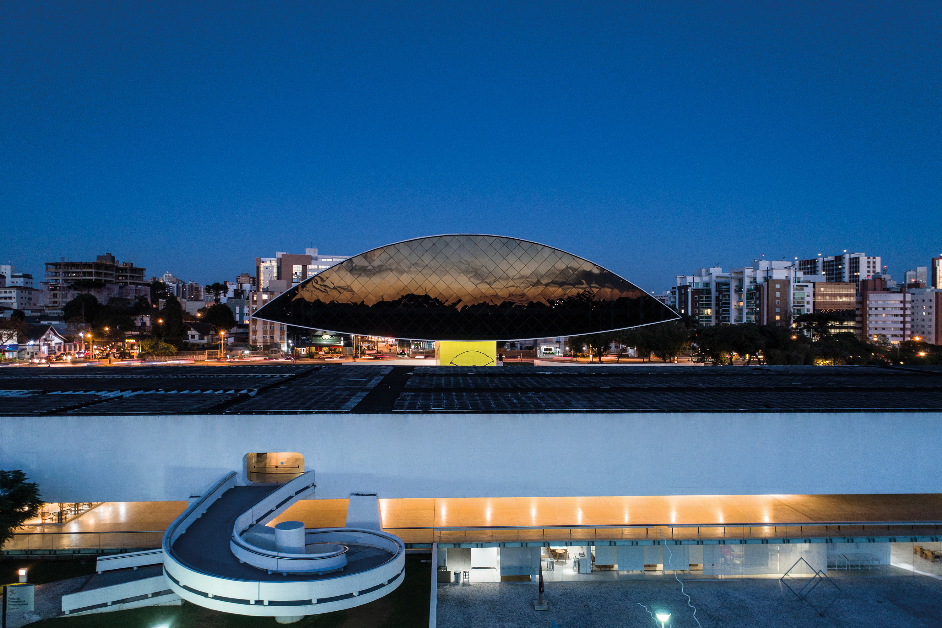 MON inaugura obra nova na área externa e promove "caça às artes" com prêmios no sábado