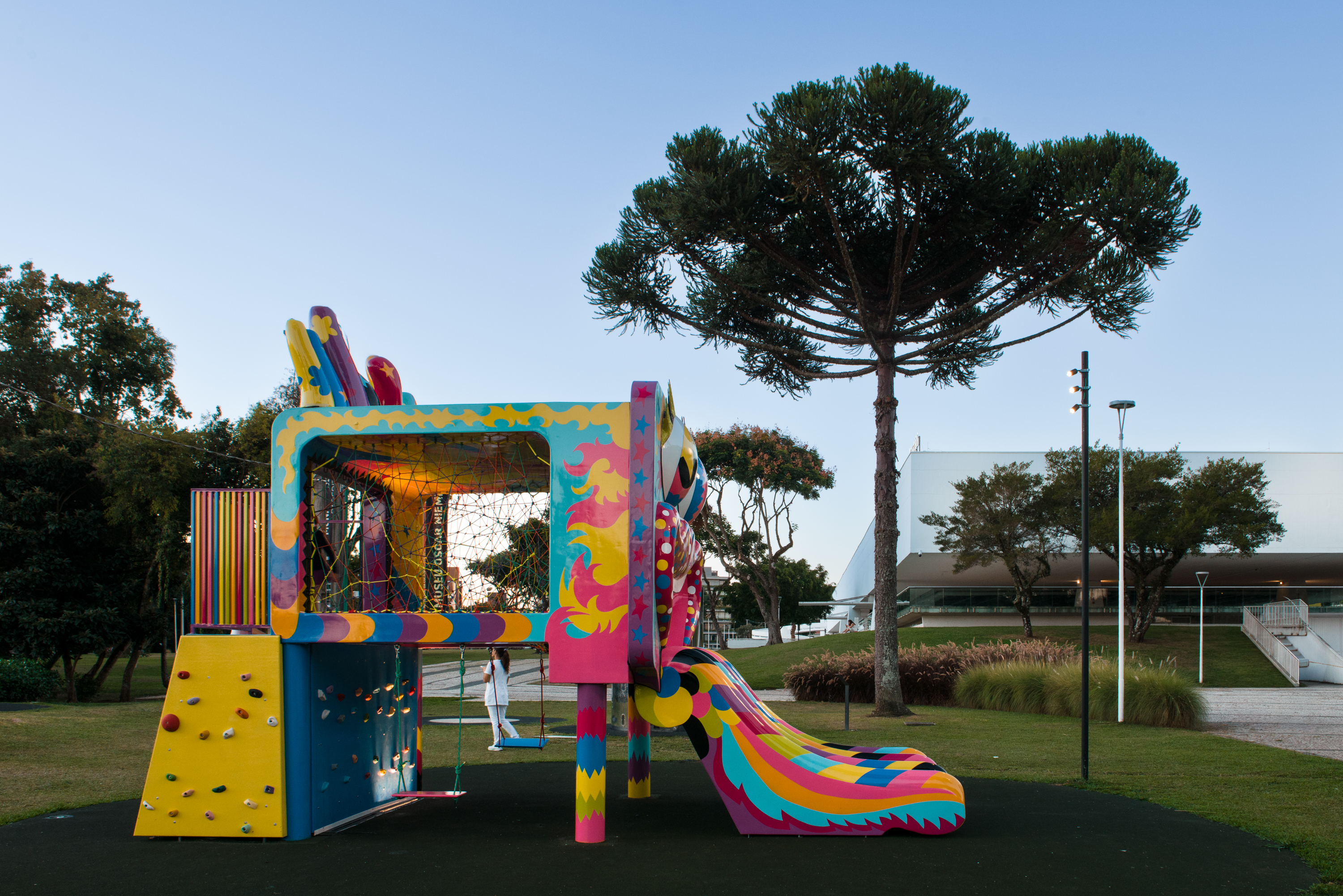 MON inaugura obra nova na área externa e promove 