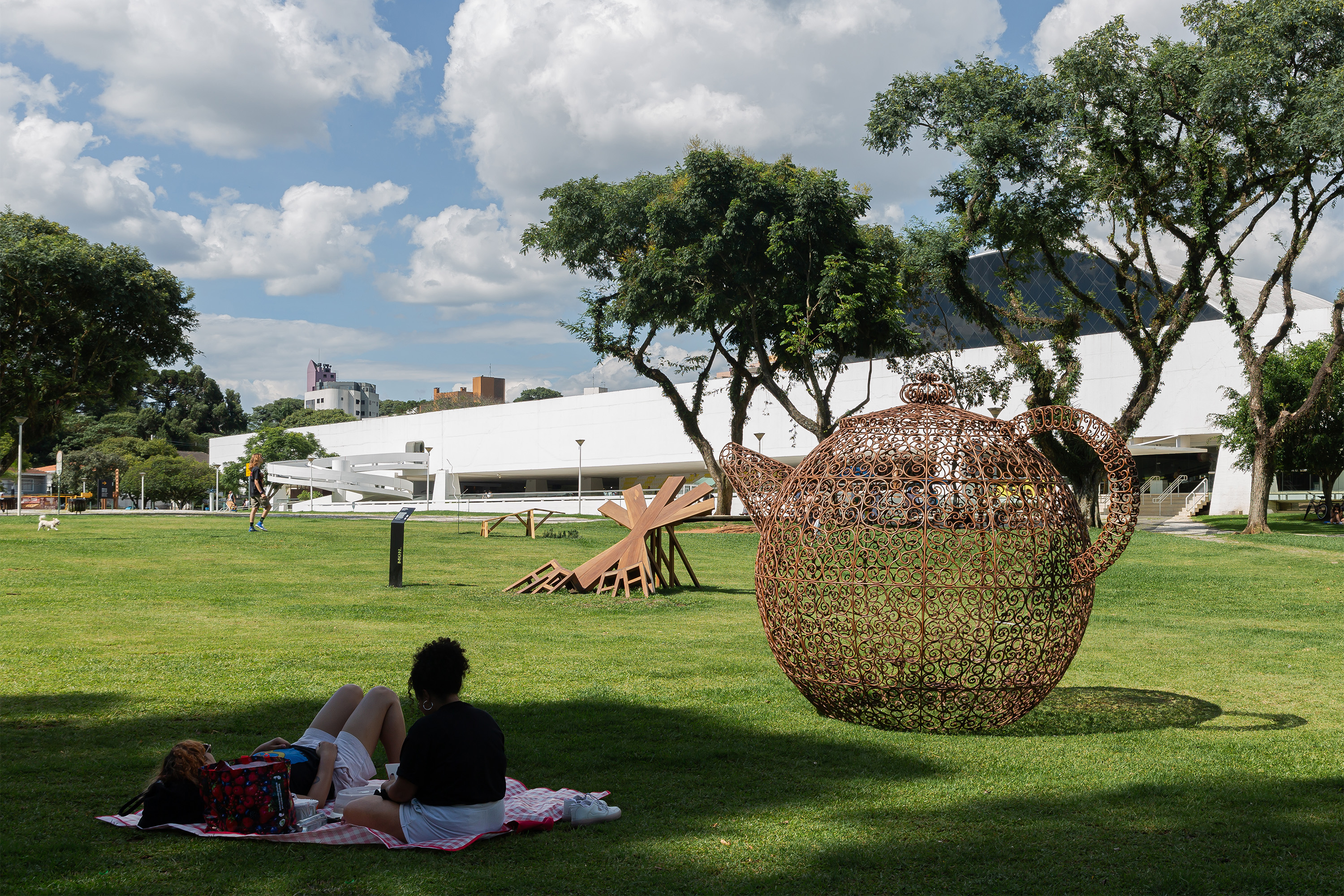 MON inaugura obra nova na área externa e promove "caça às artes" com prêmios no sábado