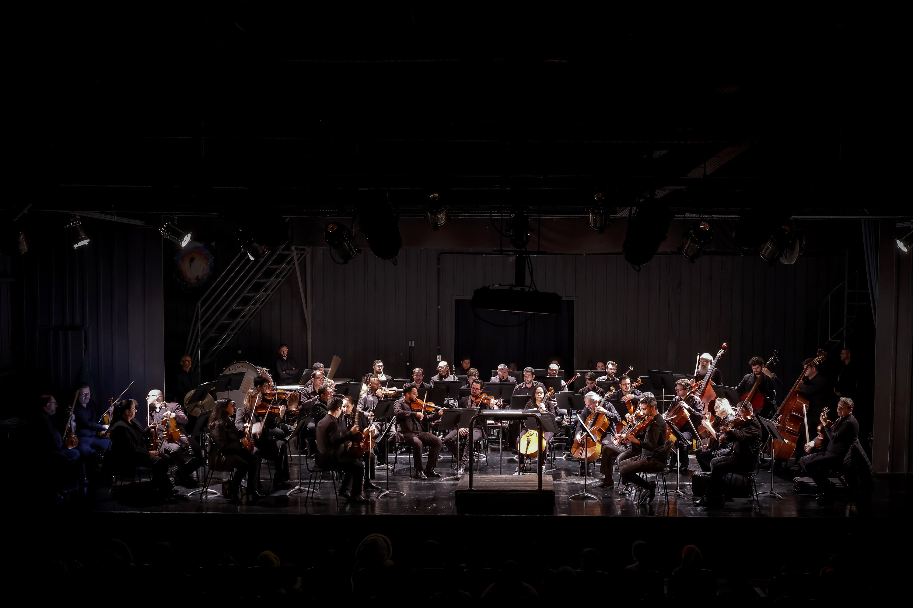 Orquestra Sinfônica do Paraná encanta crianças em concerto didático em Araucária