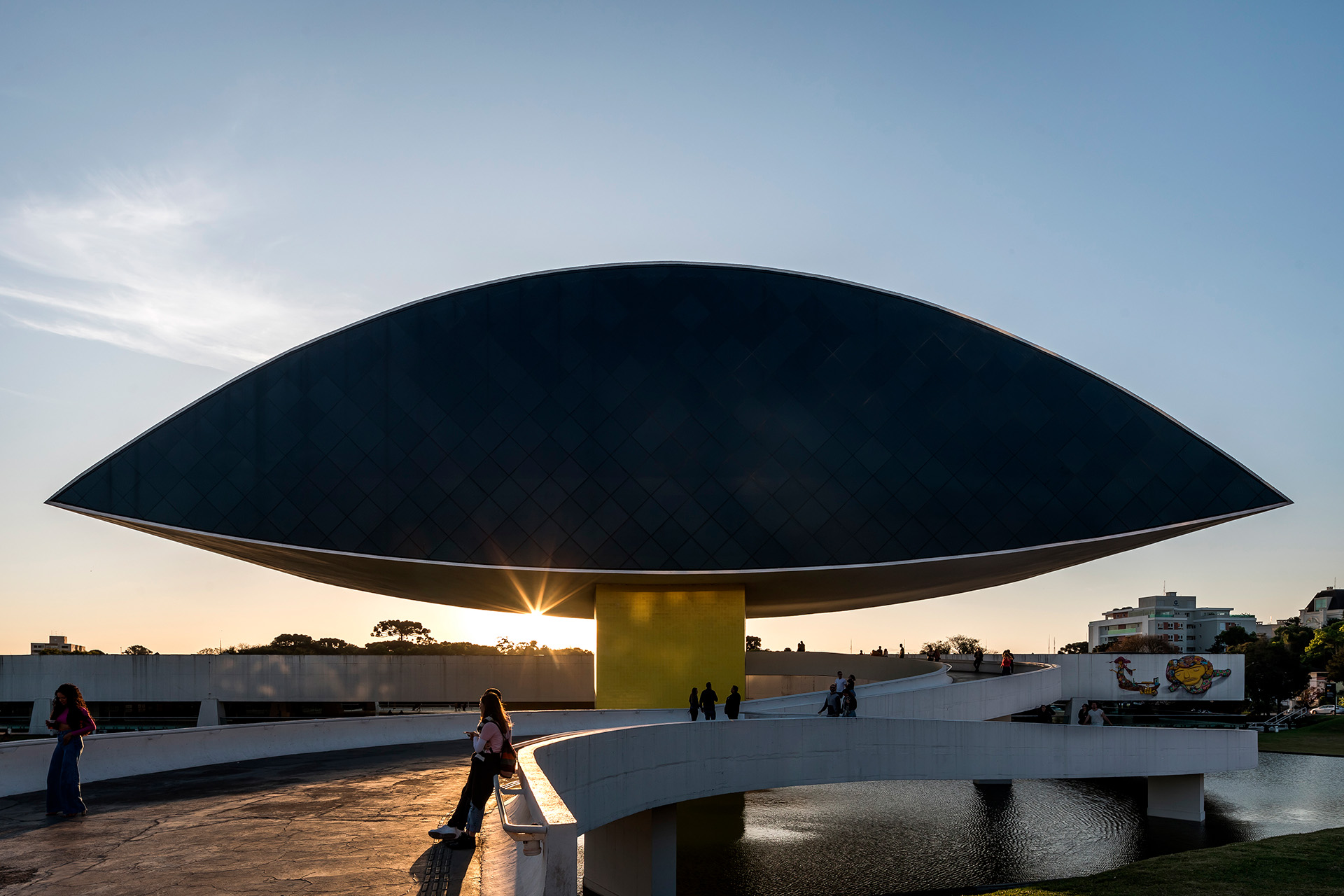 Museu Oscar Niemeyer divulga datas das visitas guiadas no mês de maio