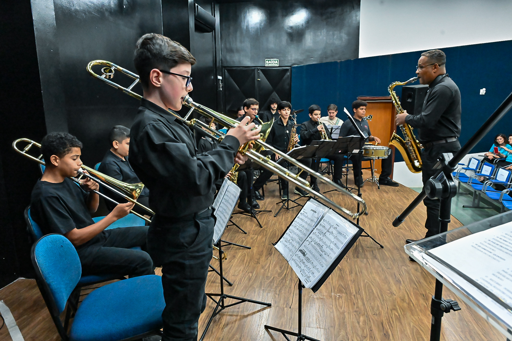 Estado amplia incentivo à musicalização com entrega de instrumentos em Campo Mourão