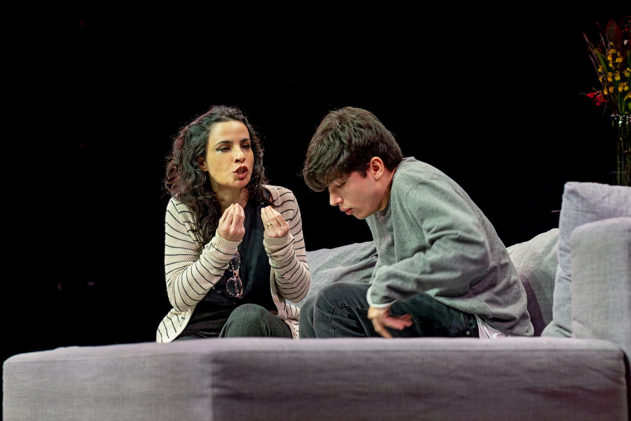 Teatro Guaíra recebe Gabriel Braga Nunes e Maria Ribeiro com apresentação única de “O Filho”