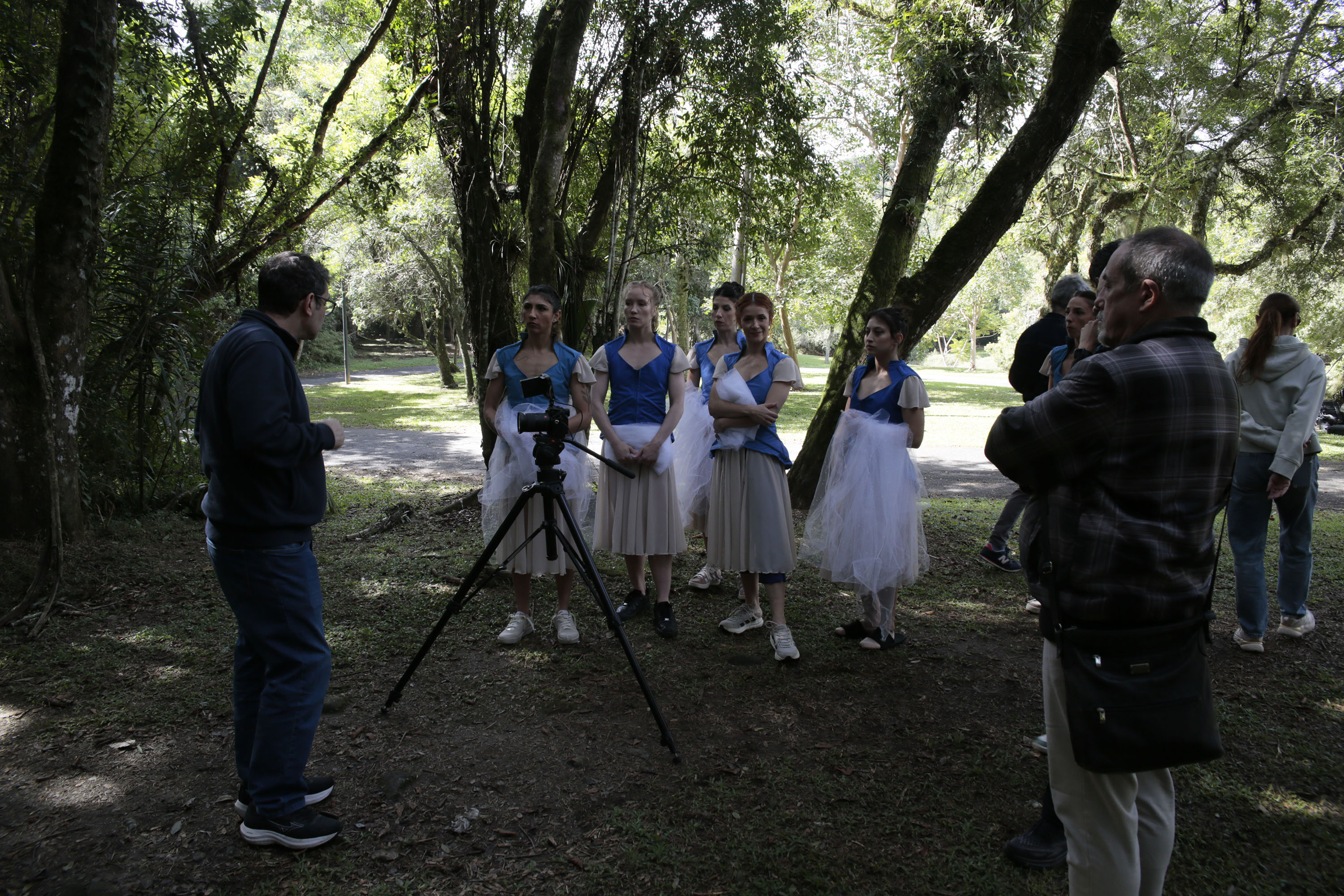 “GiselleS”: montagem do Balé Teatro Guaíra revisita clássico e aposta alto em figurino e cenário